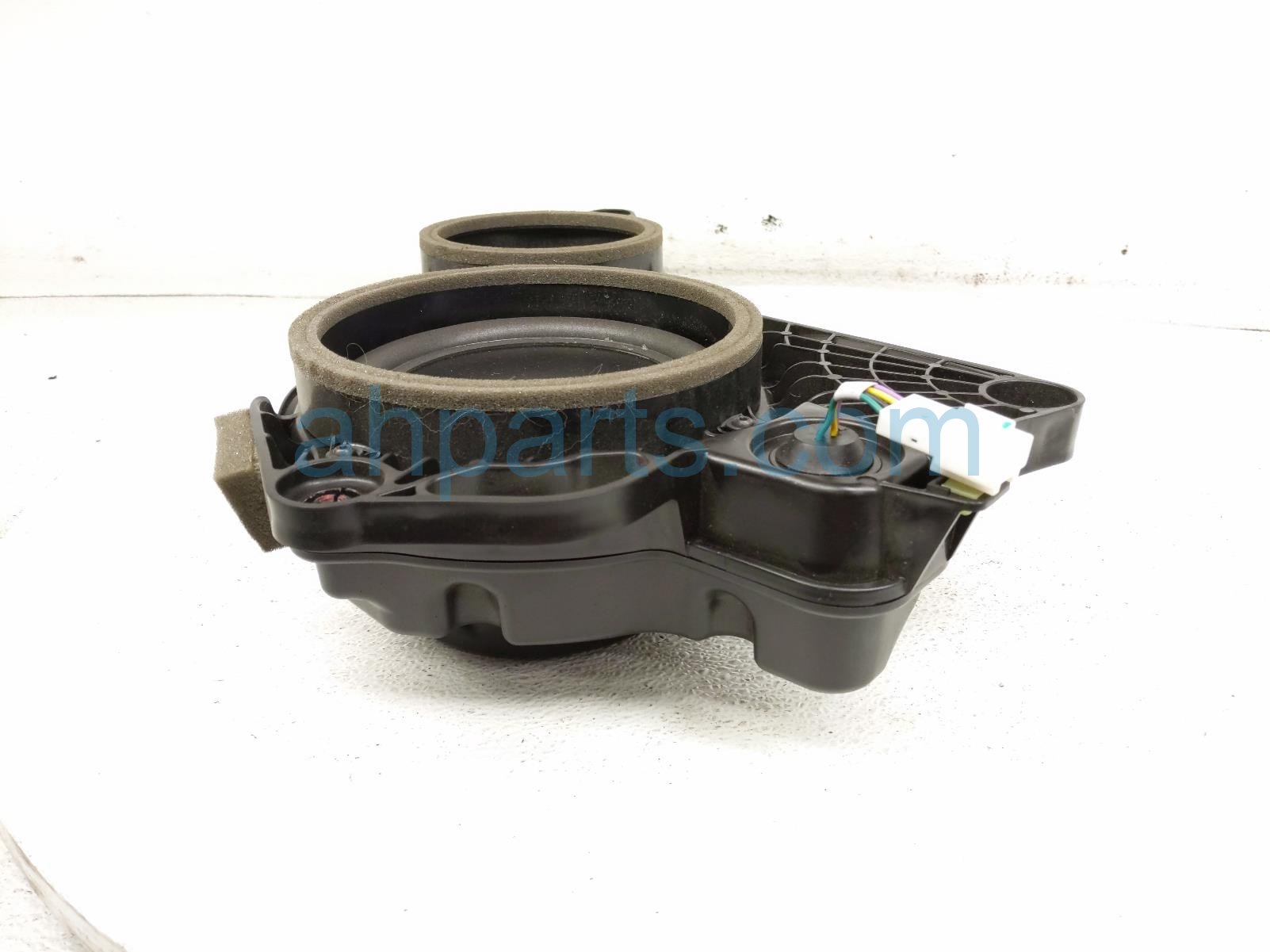 2020 Hyundai Veloster Rear Subwoofer Speaker Assy 96380 J3000 Replacement 2020 Hyundai Veloster Rear Subwoofer Speaker Assy 96380 J3000 Replacement thumbnail