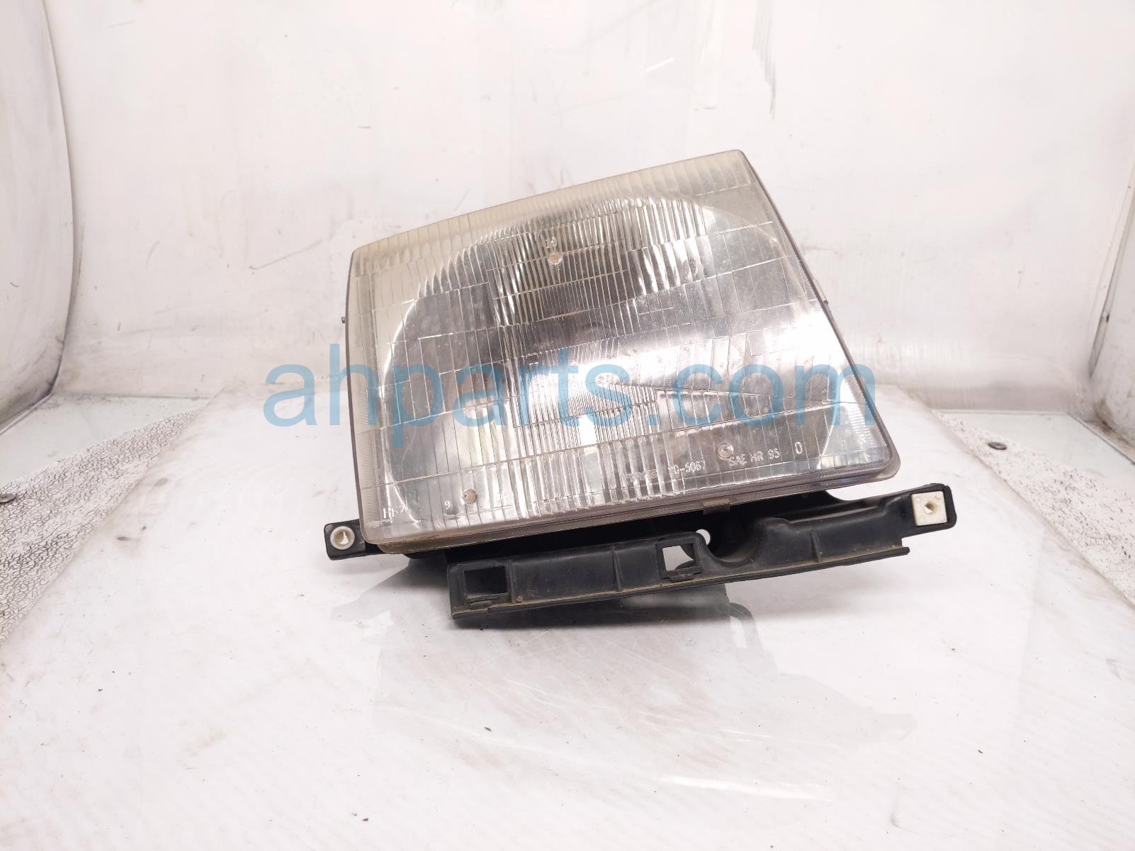 2000 Toyota Tacoma Headlight Passenger Headlamp / Light 81110 04090 Replacement 2000 Toyota Tacoma Headlight Passenger Headlamp / Light 81110 04090 Replacement thumbnail