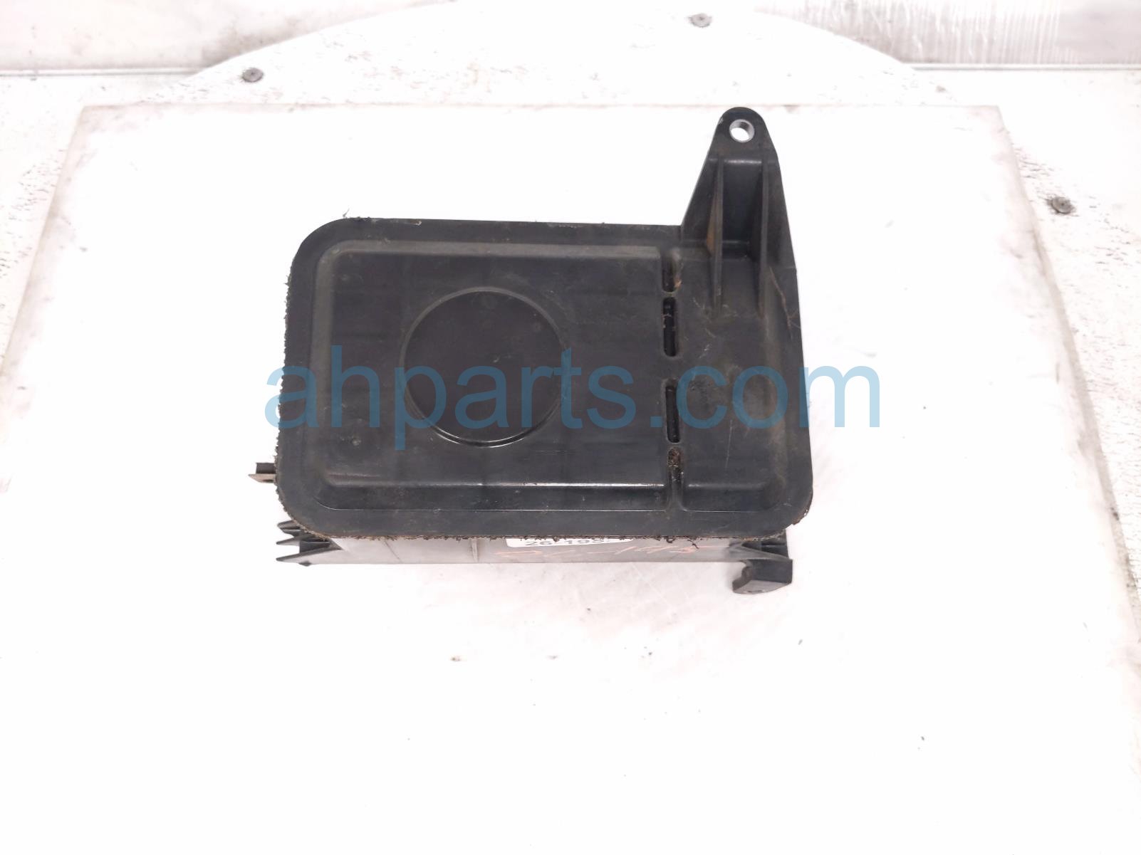 2000 Toyota Tacoma Fuel Vapor Charcoal Canister 2.4l 77740 35392 Replacement 2000 Toyota Tacoma Fuel Vapor Charcoal Canister 2.4l 77740 35392 Replacement thumbnail