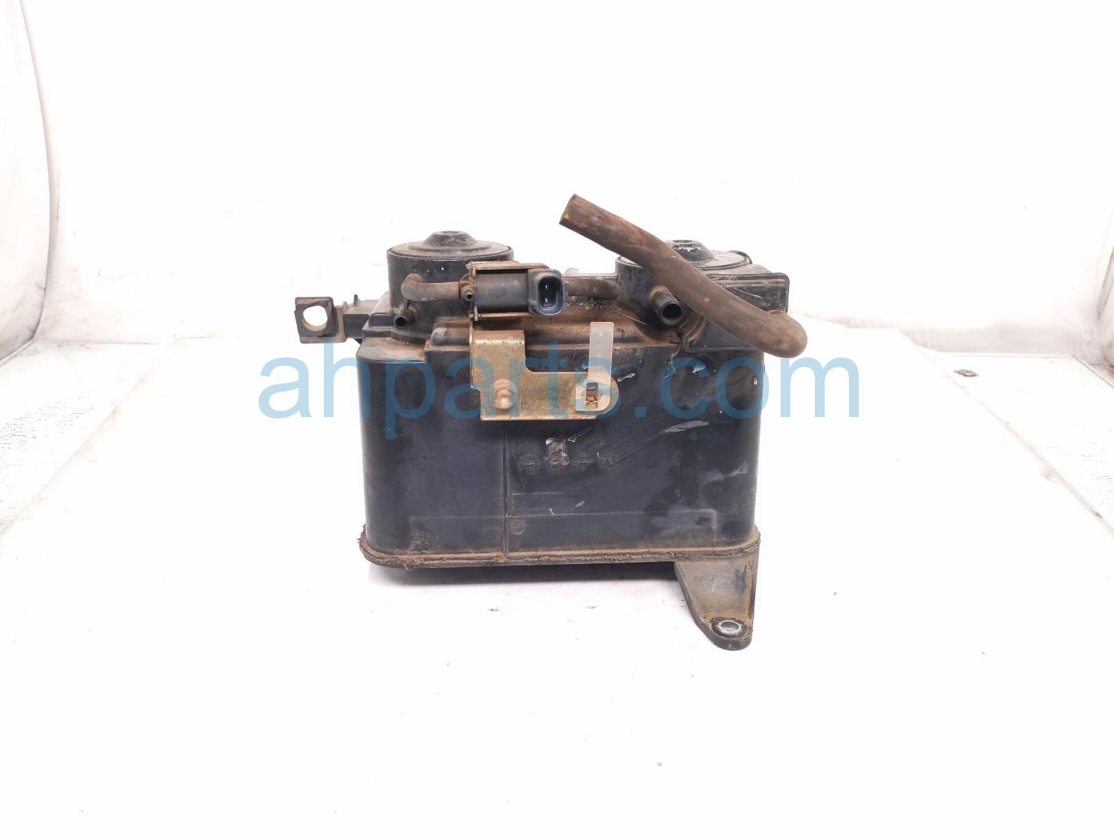 2000 Toyota Tacoma Fuel Vapor Charcoal Canister 2.4l 77740 35392 Replacement 2000 Toyota Tacoma Fuel Vapor Charcoal Canister 2.4l 77740 35392 Replacement thumbnail