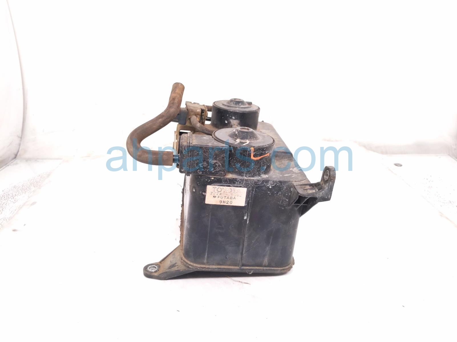 2000 Toyota Tacoma Fuel Vapor Charcoal Canister 2.4l 77740 35392 Replacement 2000 Toyota Tacoma Fuel Vapor Charcoal Canister 2.4l 77740 35392 Replacement thumbnail