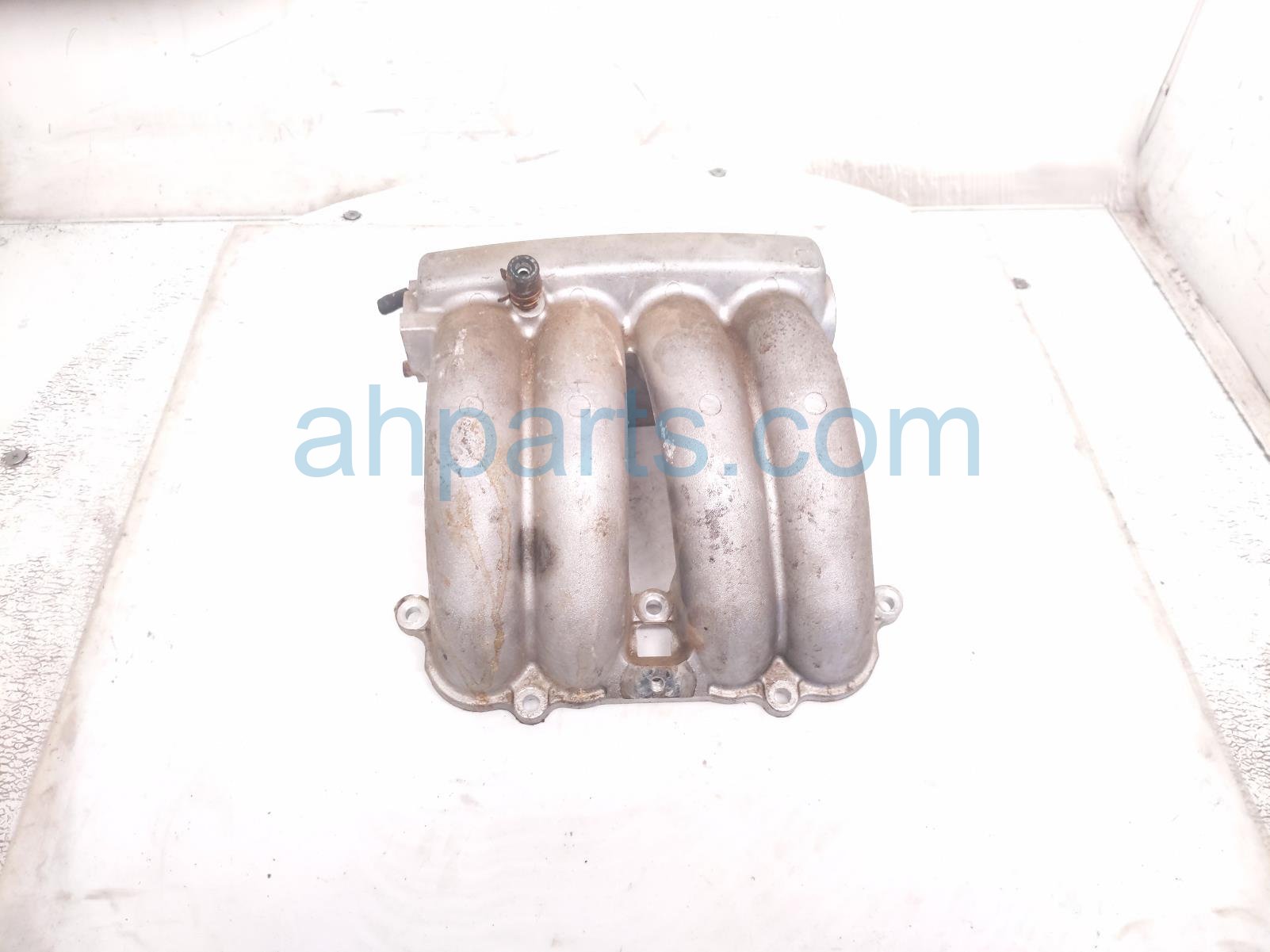 Toyota INTAKE MANIFOLD - 2.4L