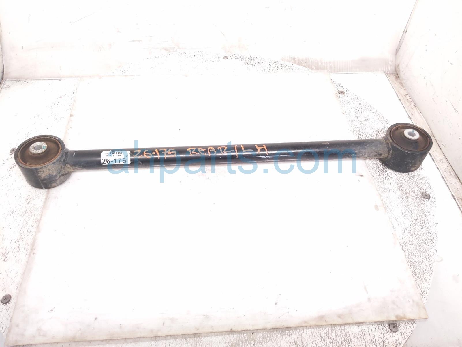 Toyota RR/LH LOWER CONTROL ARM