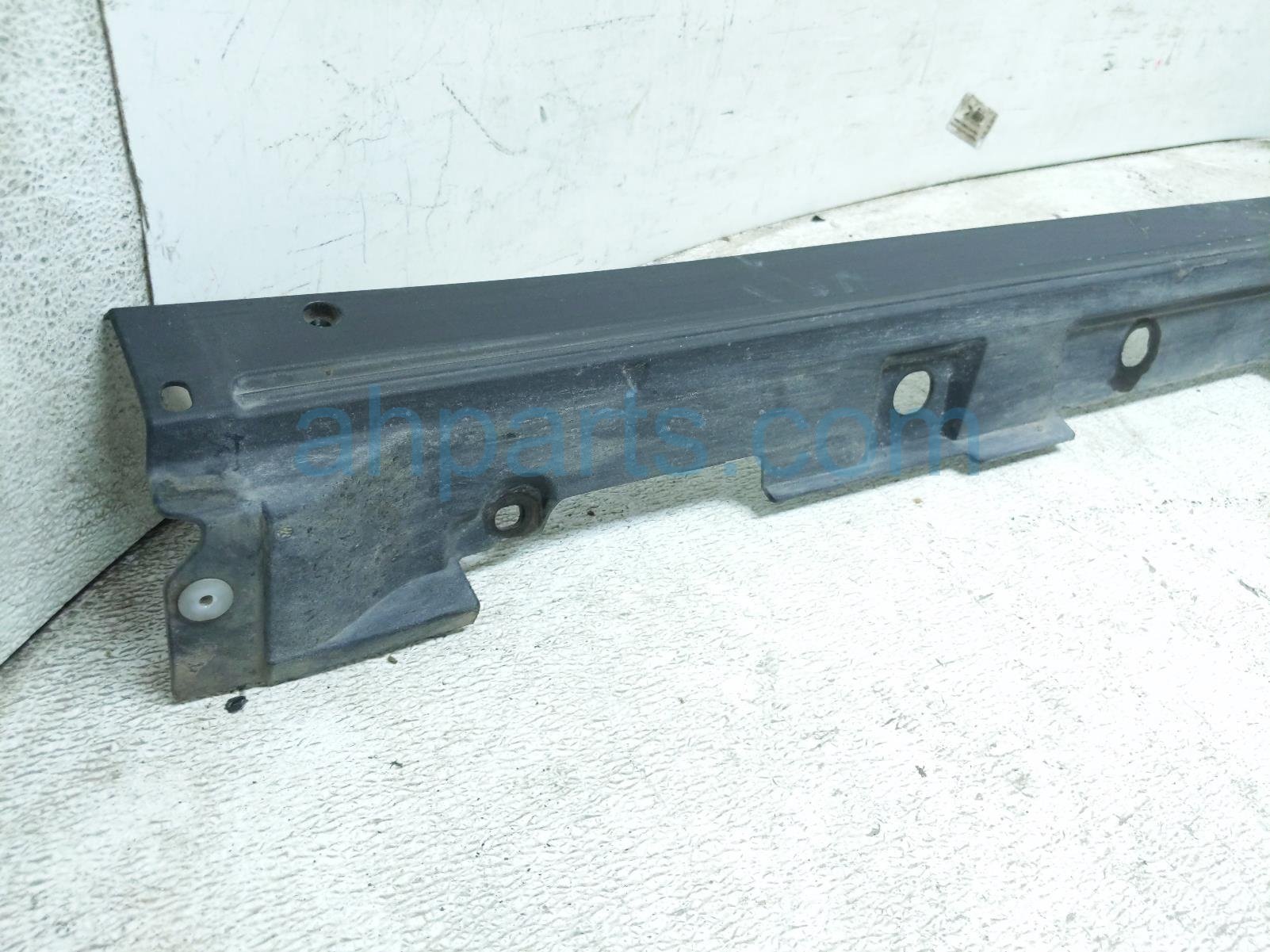 2021 Toyota Highlander Rocker Trim Passenger Side Skirt / Molding Blue 75850 0E040 Replacement 2021 Toyota Highlander Rocker Trim Passenger Side Skirt / Molding Blue 75850 0E040 Replacement thumbnail