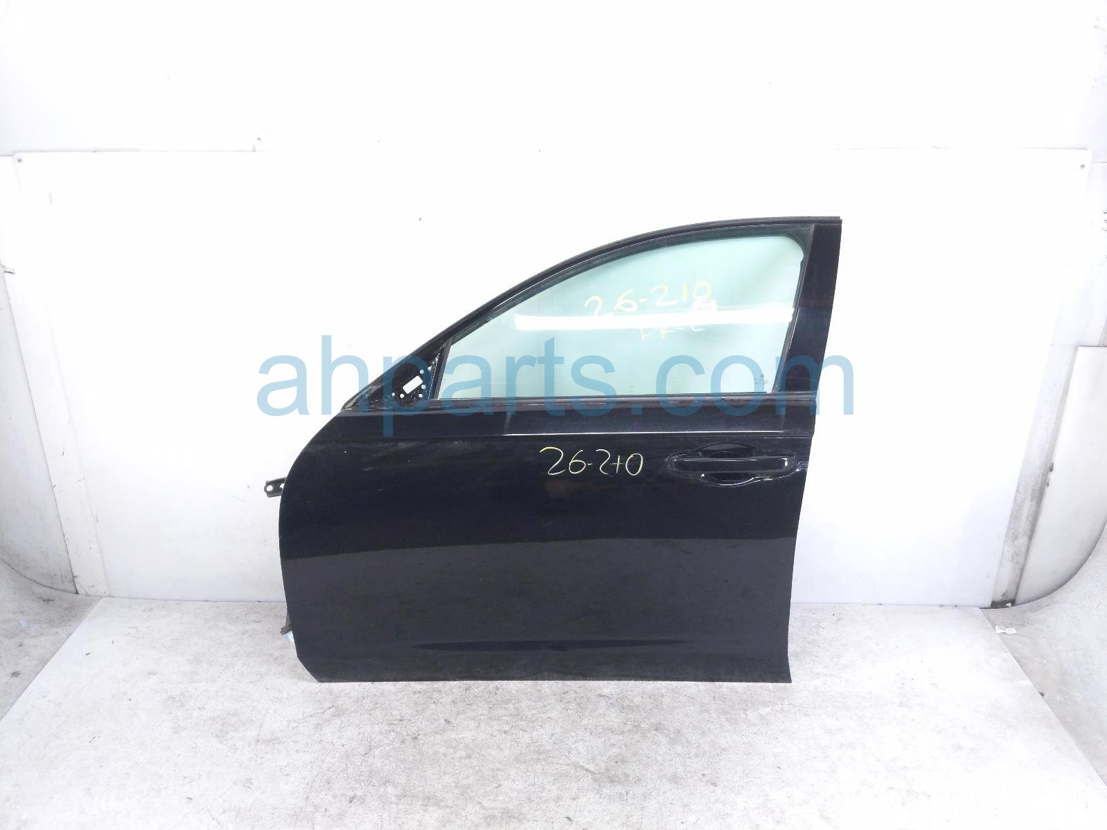 Honda FR/LH DOOR - BLACK - NO MIRROR/TRIM