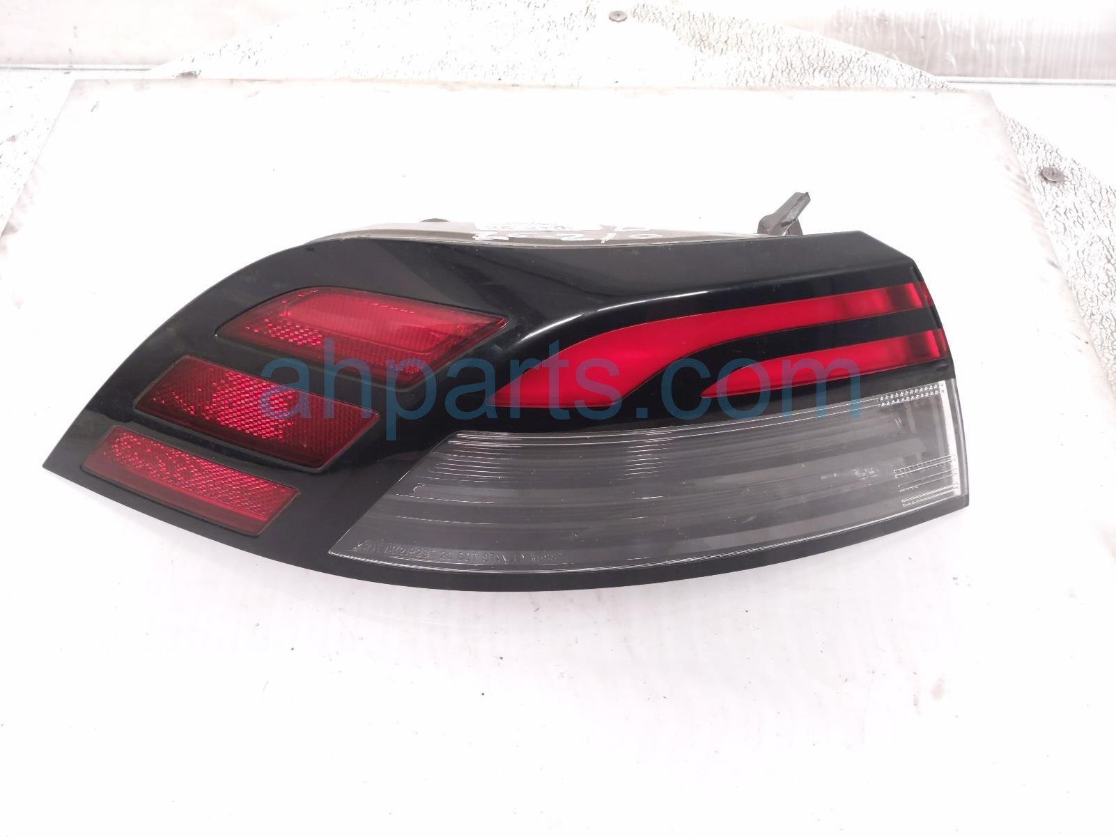 Honda LH TAIL LAMP (ON BODY)