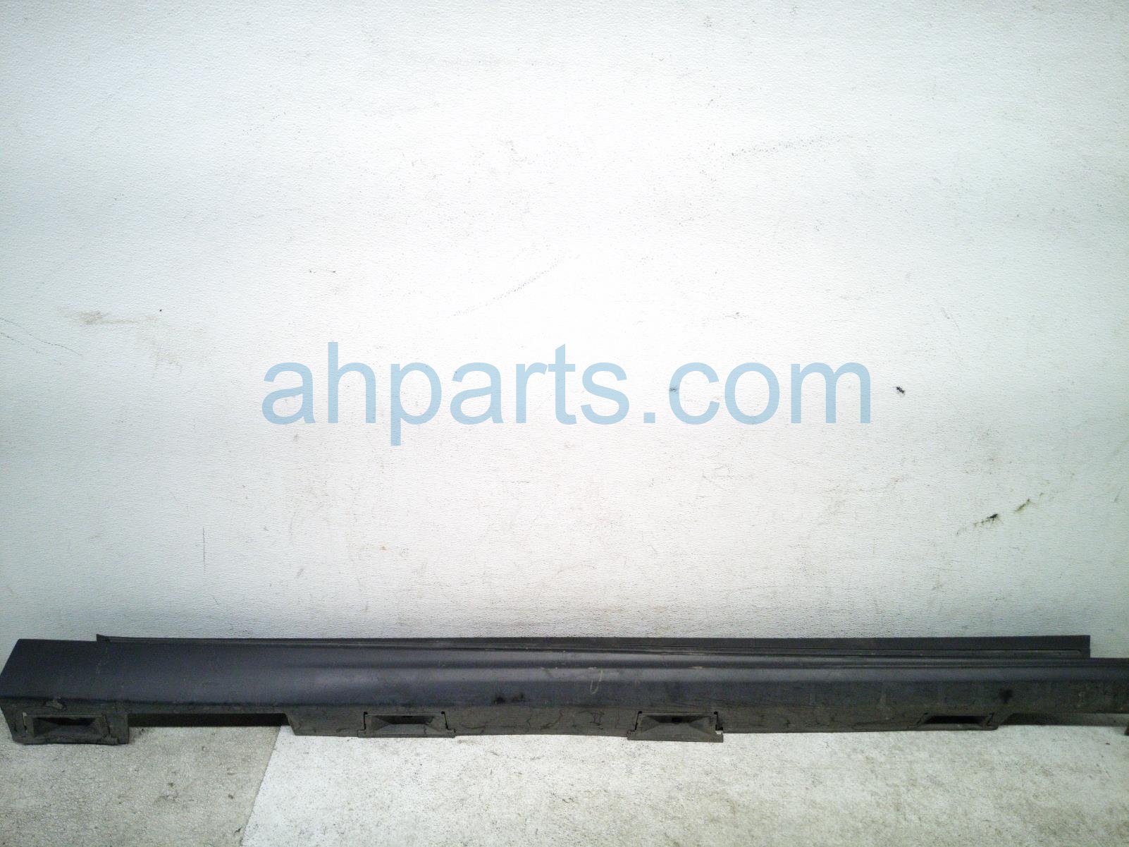 $125 Honda RH SIDE SKIRT / MOLDING - BLACK