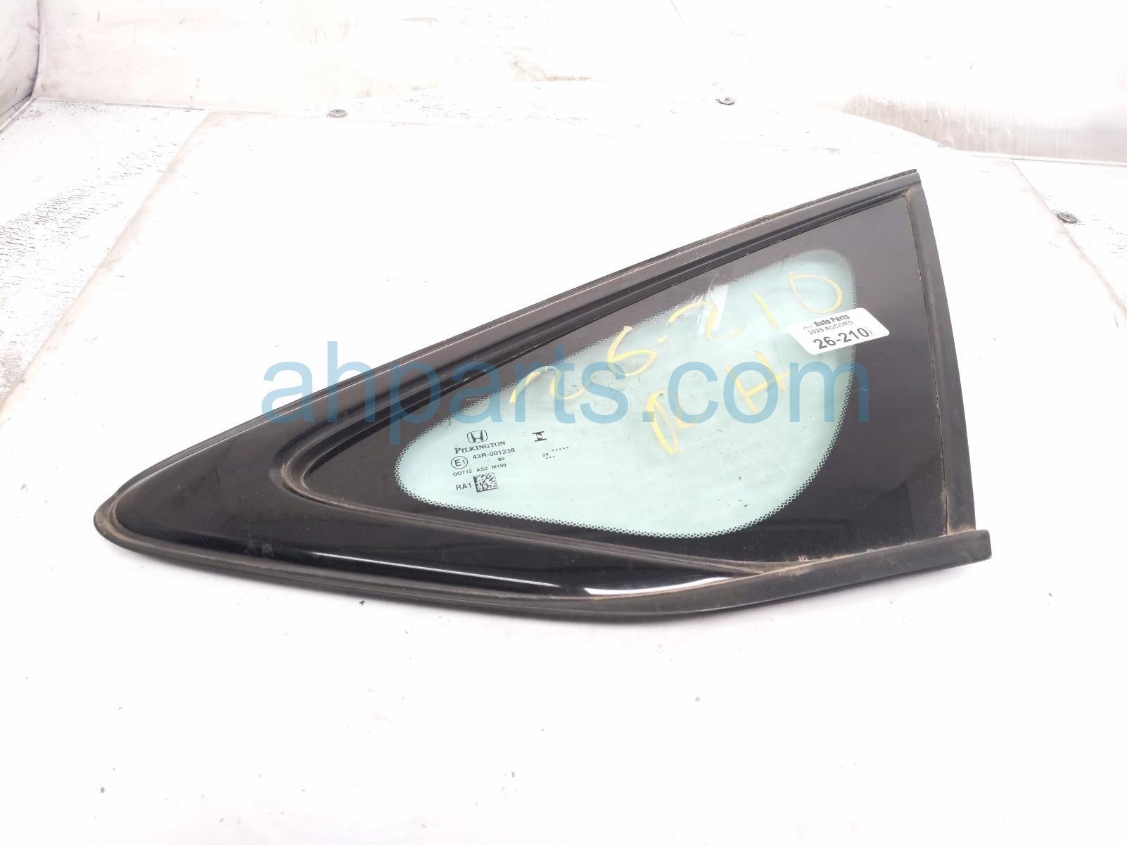 Honda RH QUARTER WINDOW GLASS