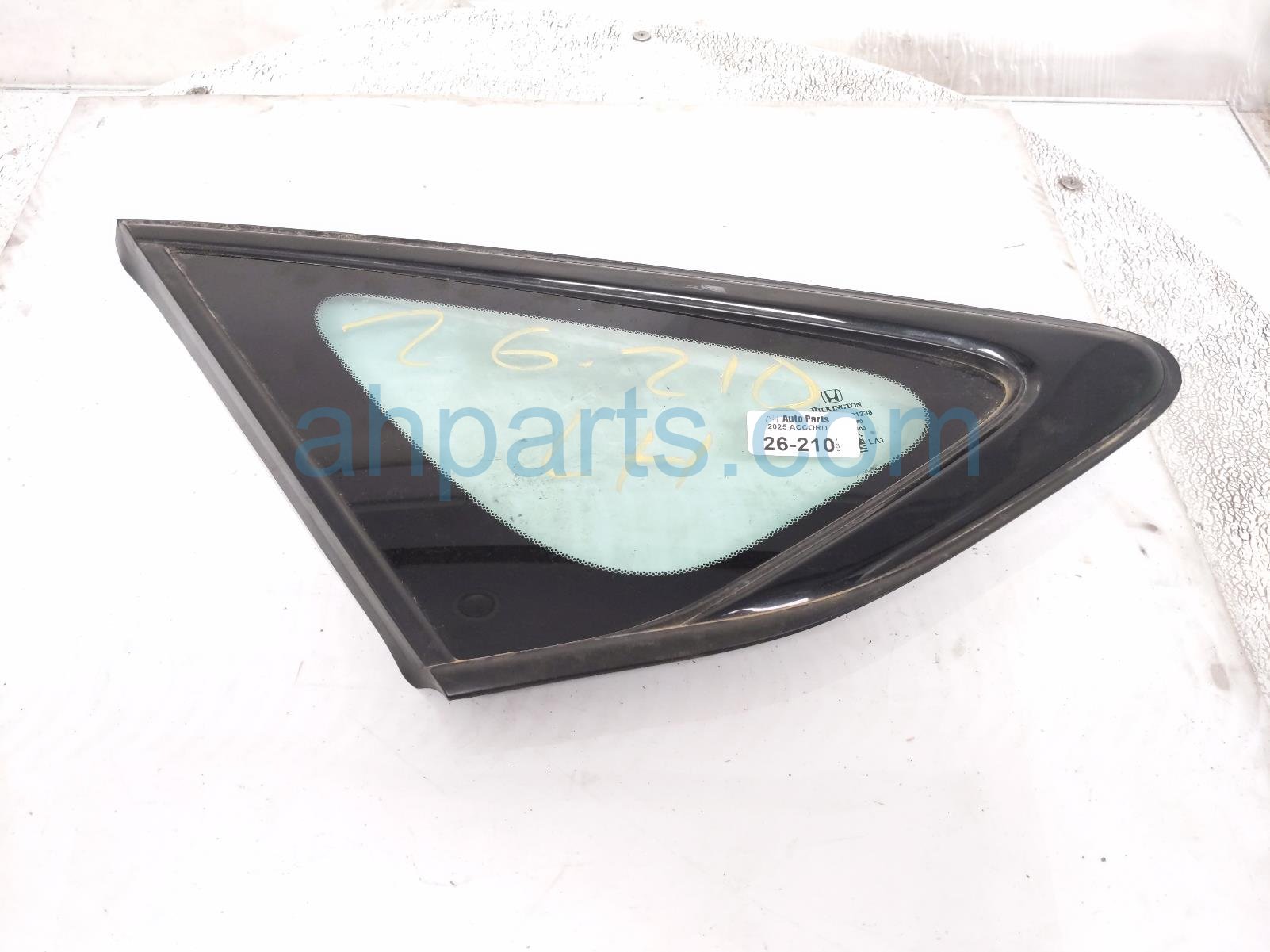 Honda LH QUARTER WINDOW GLASS