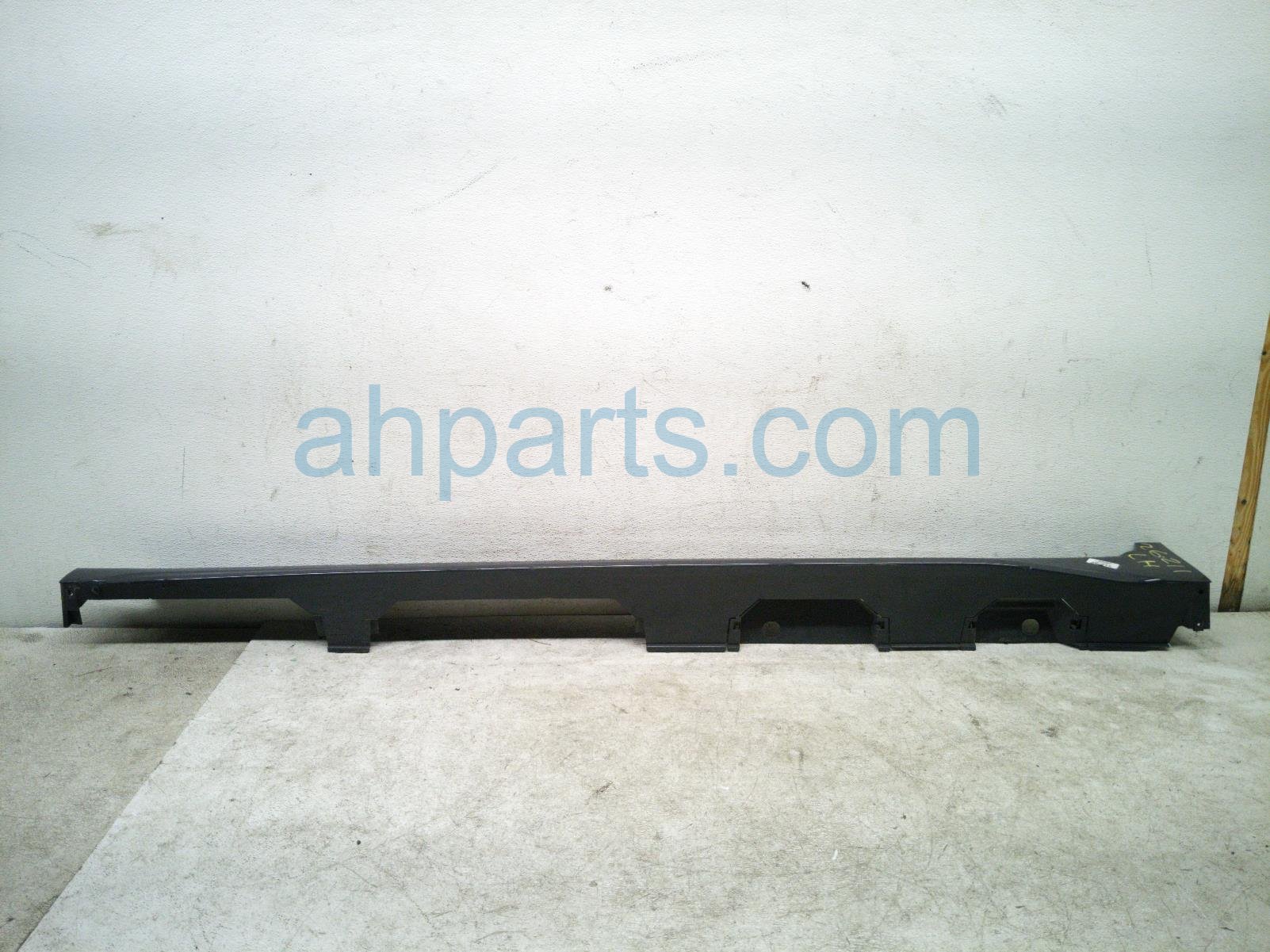 Toyota LH SIDE SKIRT / MOLDING - BLACK