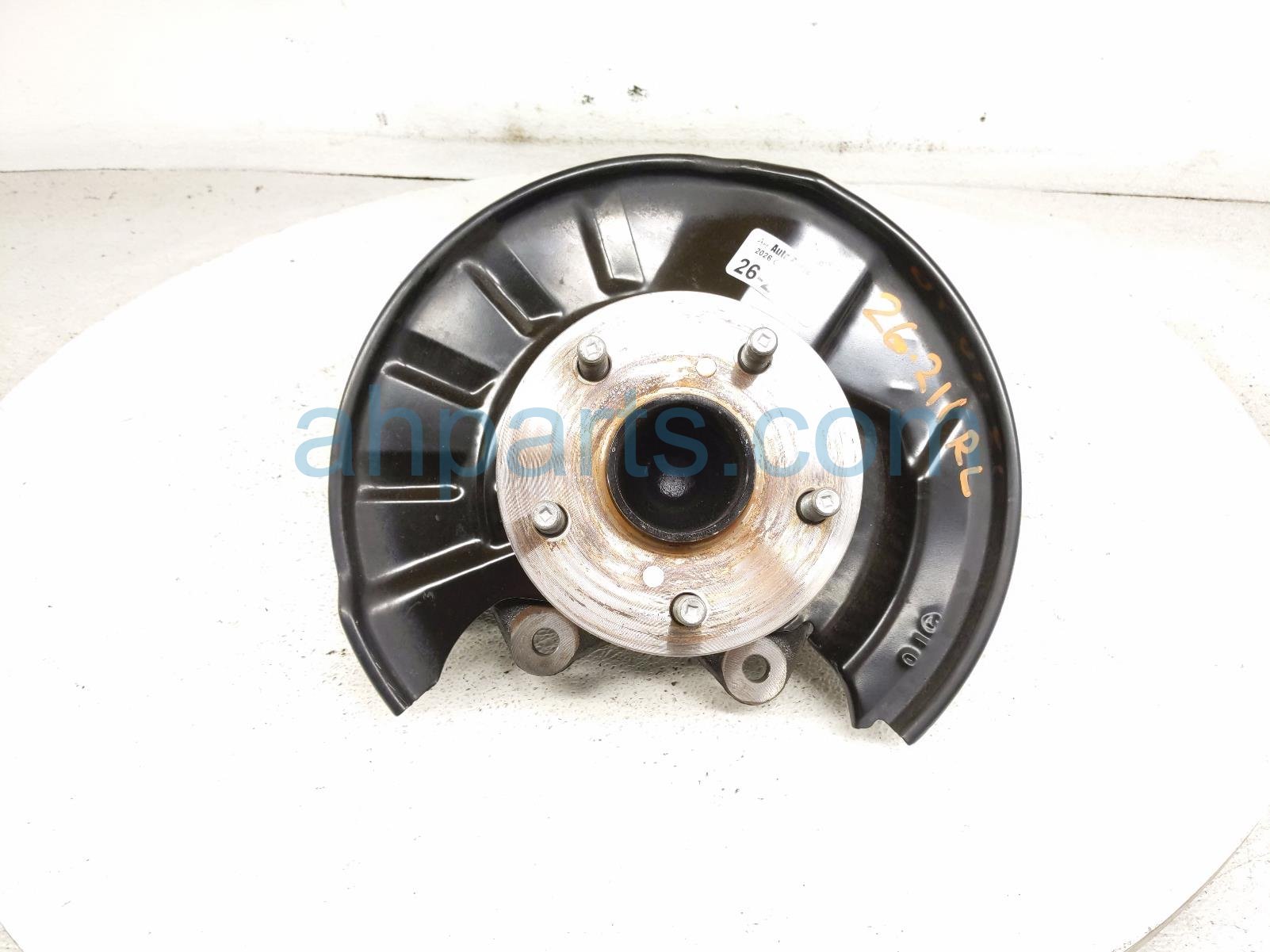 Toyota RR/LH SPINDLE KNUCKLE HUB - FWD