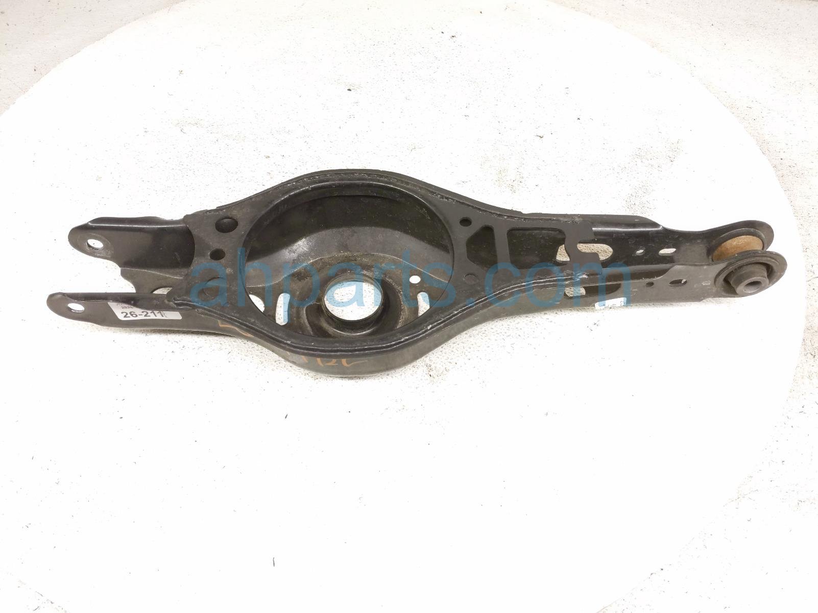 Toyota RR/LH SPRING SEAT LOWER CONTROL ARM