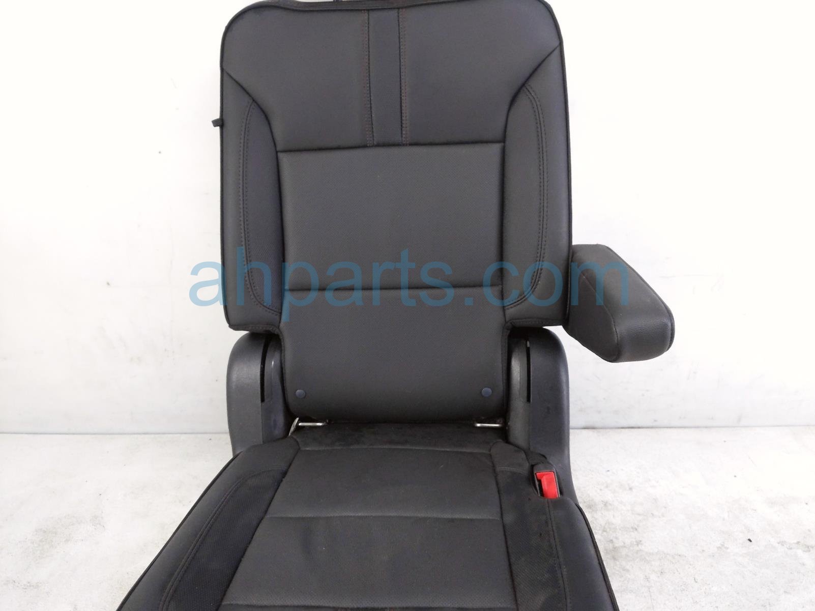 2022 Chevy Tahoe Back Seat (2nd Row) Rear Passenger 2nd Row Capt Chair black 87853785 Replacement 2022 Chevy Tahoe Back Seat (2nd Row) Rear Passenger 2nd Row Capt Chair black 87853785 Replacement thumbnail