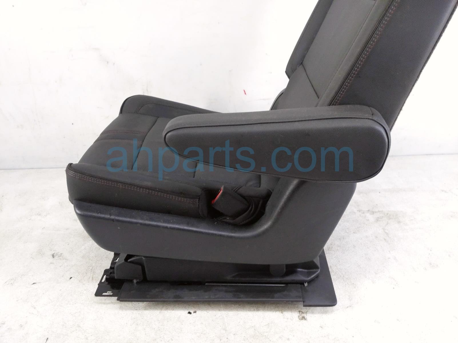 2022 Chevy Tahoe Back Seat (2nd Row) Rear Passenger 2nd Row Capt Chair black 87853785 Replacement 2022 Chevy Tahoe Back Seat (2nd Row) Rear Passenger 2nd Row Capt Chair black 87853785 Replacement thumbnail