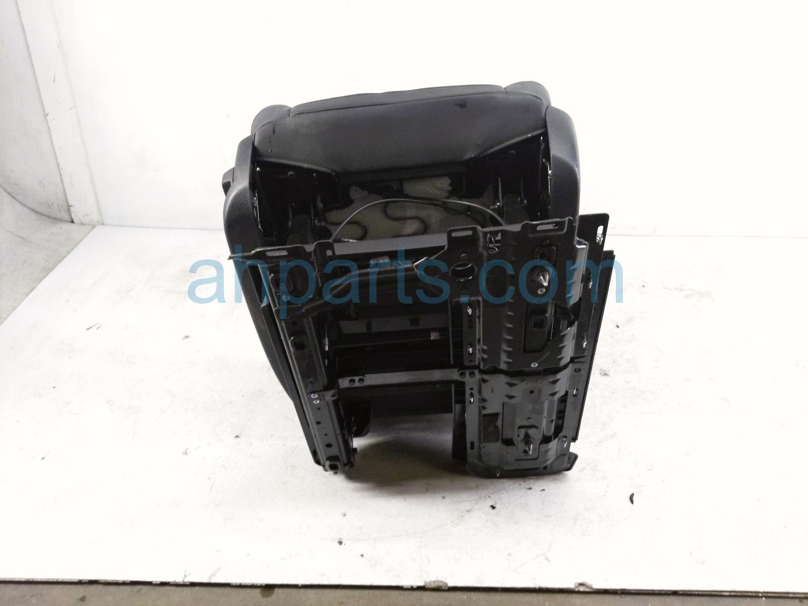 2022 Chevy Tahoe Back Seat (2nd Row) Rear Passenger 2nd Row Capt Chair black 87853785 Replacement 2022 Chevy Tahoe Back Seat (2nd Row) Rear Passenger 2nd Row Capt Chair black 87853785 Replacement thumbnail