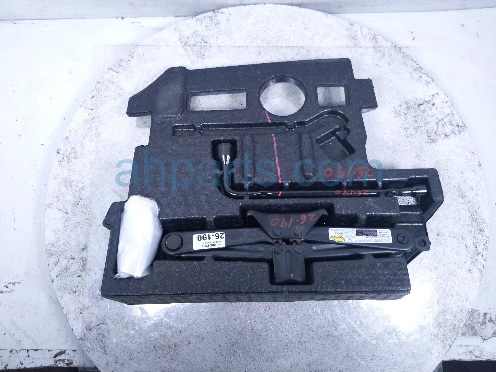 Honda JACK & TOOLS W/FOAM HOLDER