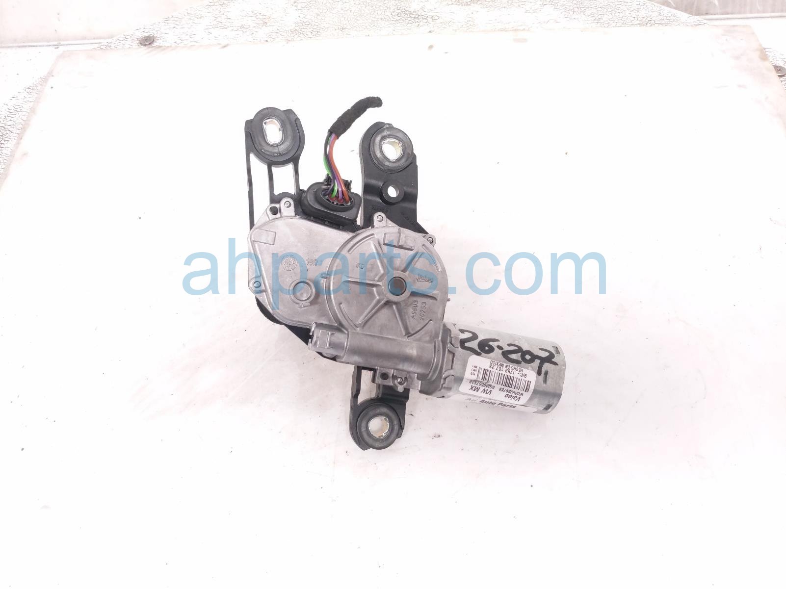 Volkswagen REAR WINDSHIELD WIPER MOTOR UNIT