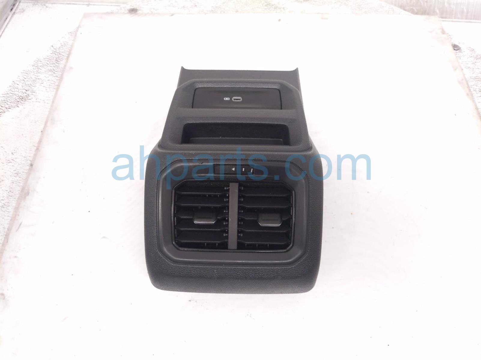 Volkswagen REAR CONSOLE TRIM PANEL W/VENT-BLK