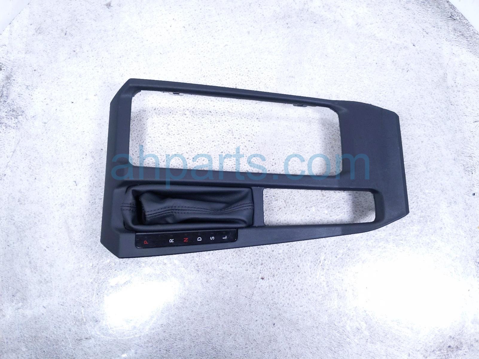 Honda CENTER CONSOLE SHIFTER BEZEL-BLK