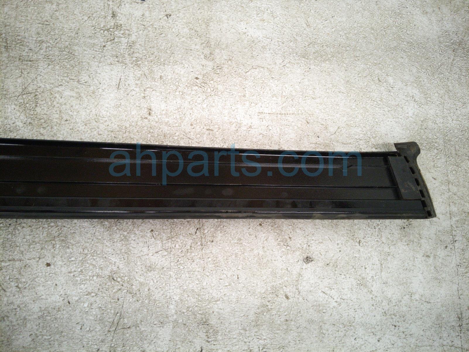 2020 Land Rover Range Rover Sport Passenger Roof Weatherstrip Molding LR109388 Replacement 2020 Land Rover Range Rover Sport Passenger Roof Weatherstrip Molding LR109388 Replacement thumbnail