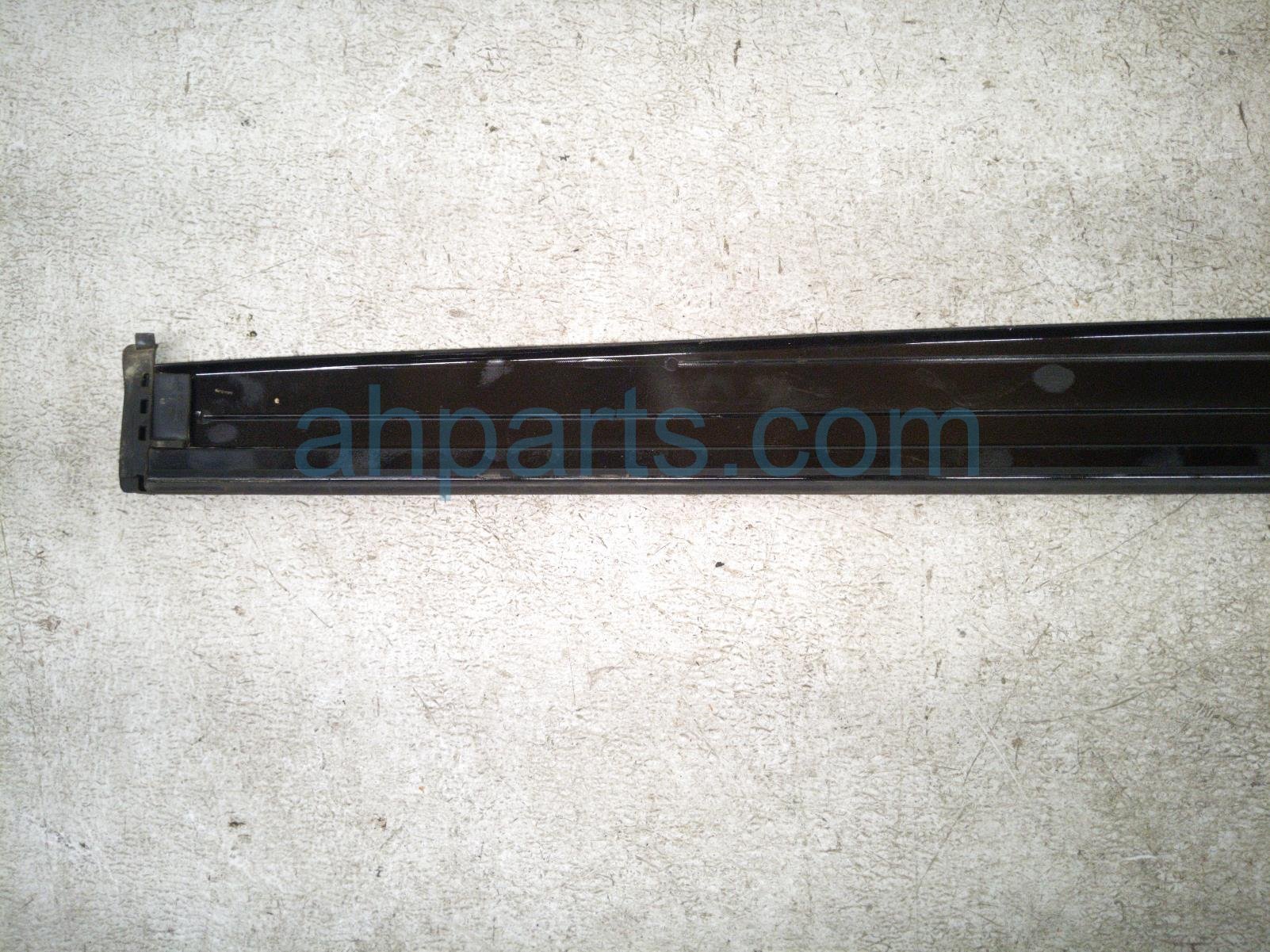 2020 Land Rover Range Rover Sport Passenger Roof Weatherstrip Molding LR109388 Replacement 2020 Land Rover Range Rover Sport Passenger Roof Weatherstrip Molding LR109388 Replacement thumbnail