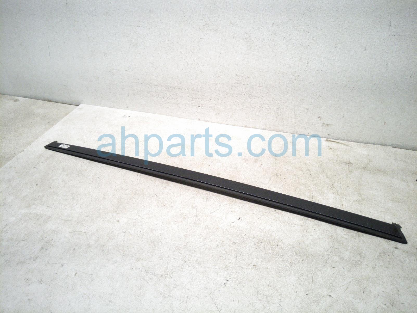 2020 Land Rover Range Rover Sport Driver Roof Weatherstrip Molding LR109389 Replacement 2020 Land Rover Range Rover Sport Driver Roof Weatherstrip Molding LR109389 Replacement thumbnail