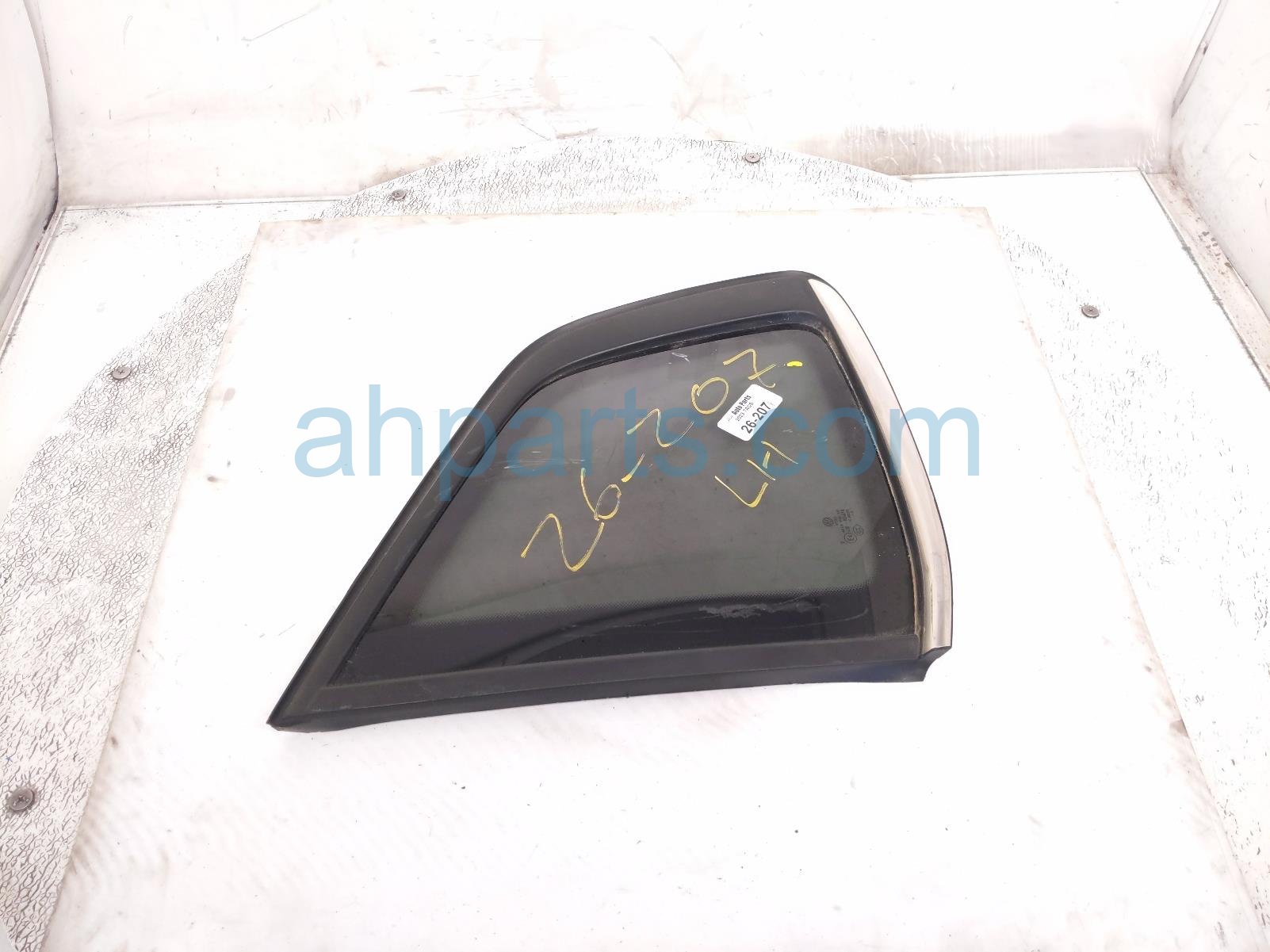 Volkswagen LH QUARTER WINDOW GLASS