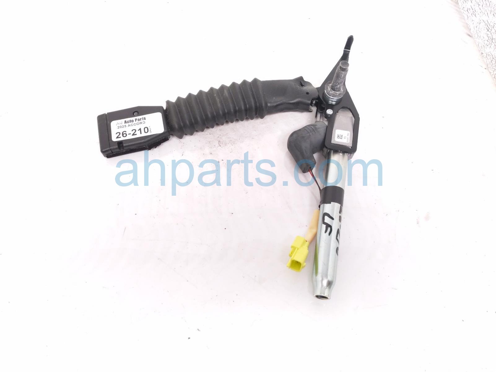 Honda FR/LH SEAT BELT PRETENSIONER - BLACK
