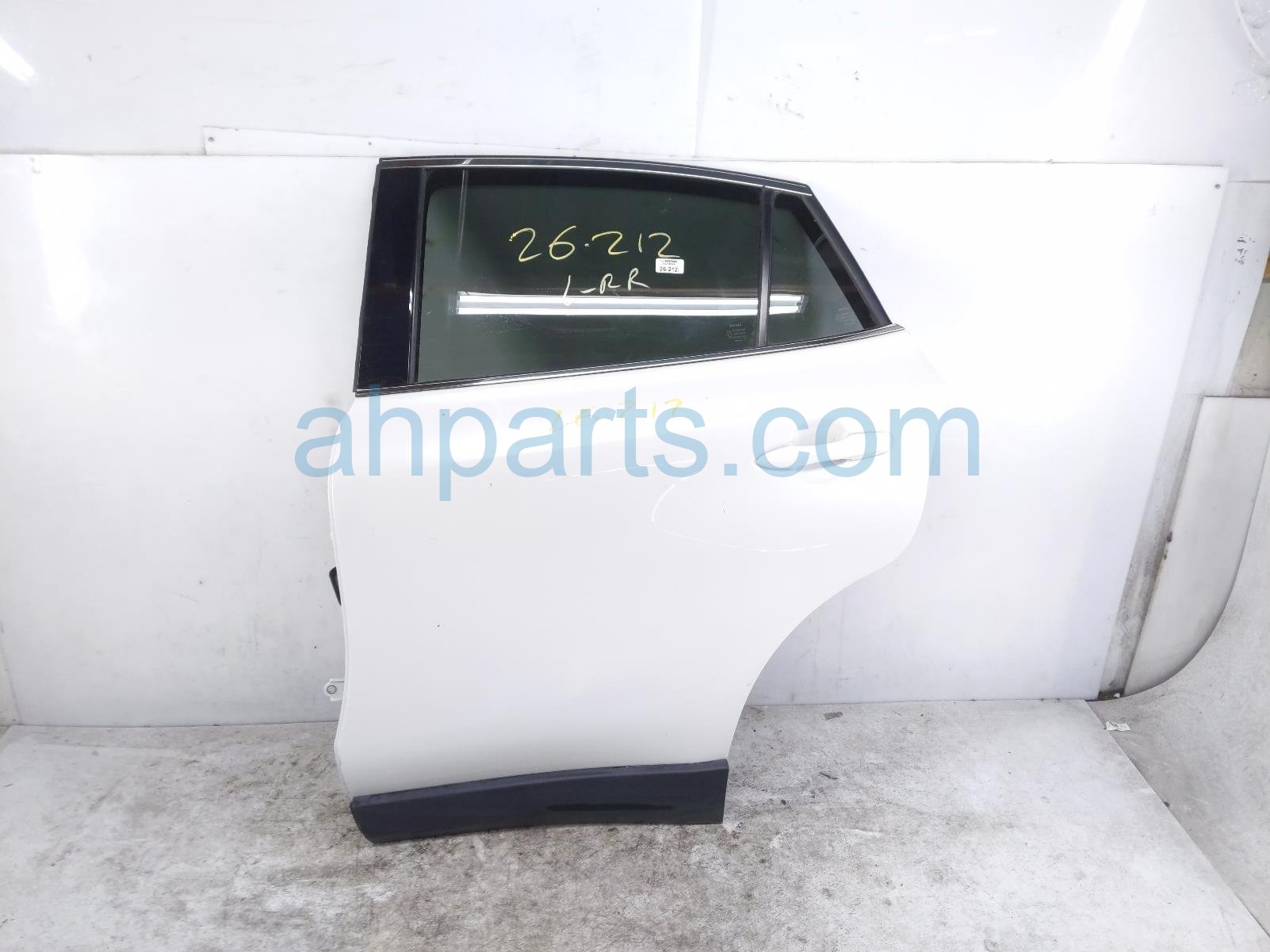 Toyota RR/LH DOOR - WHITE - NO INSIDE TRIM