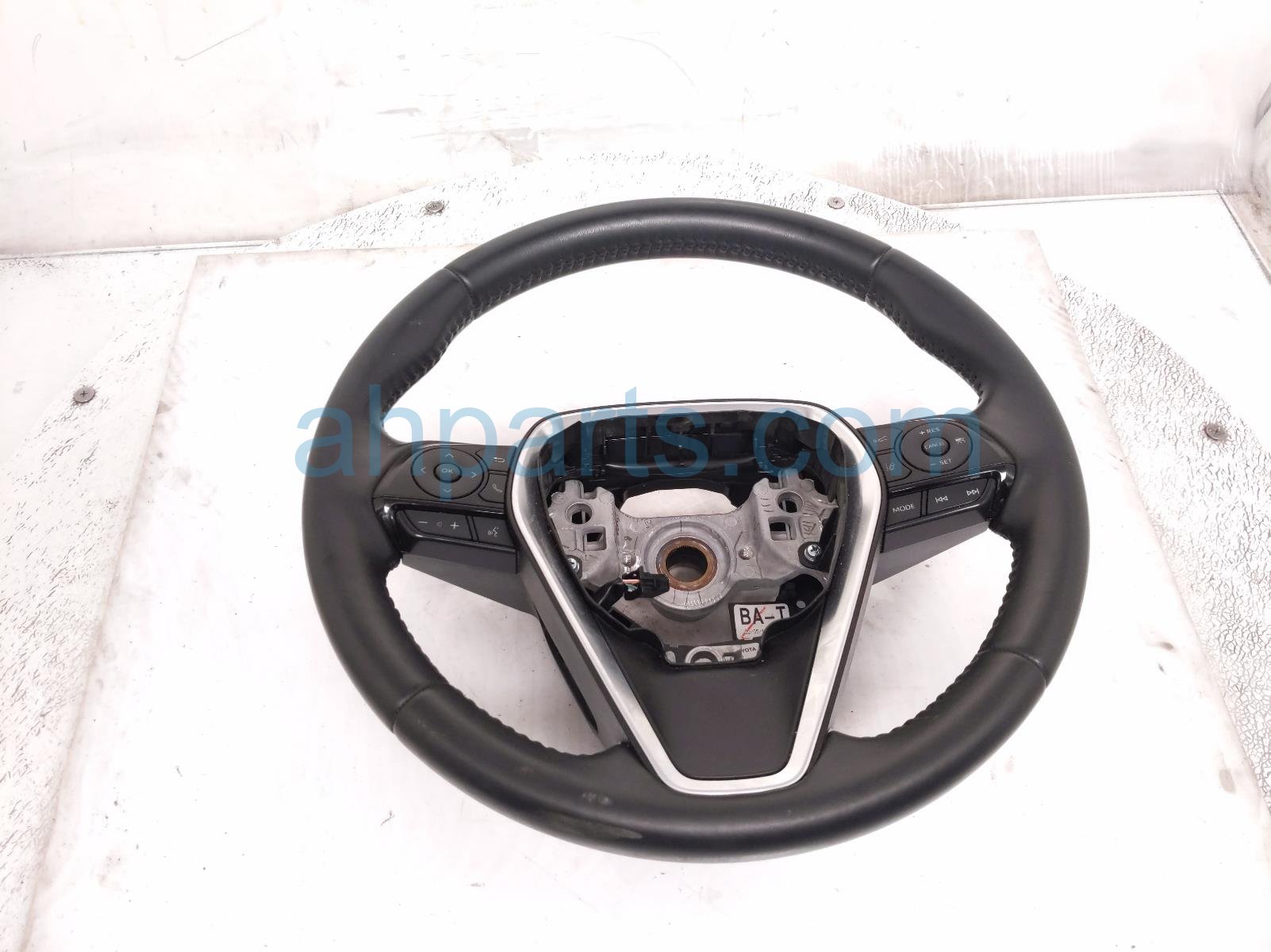 Toyota STEERING WHEEL - BLACK - XLE