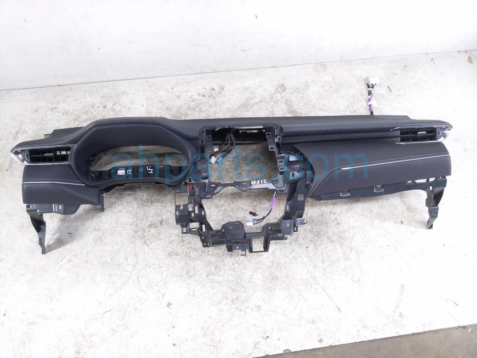Toyota DASHBOARD W/ AIRBAG