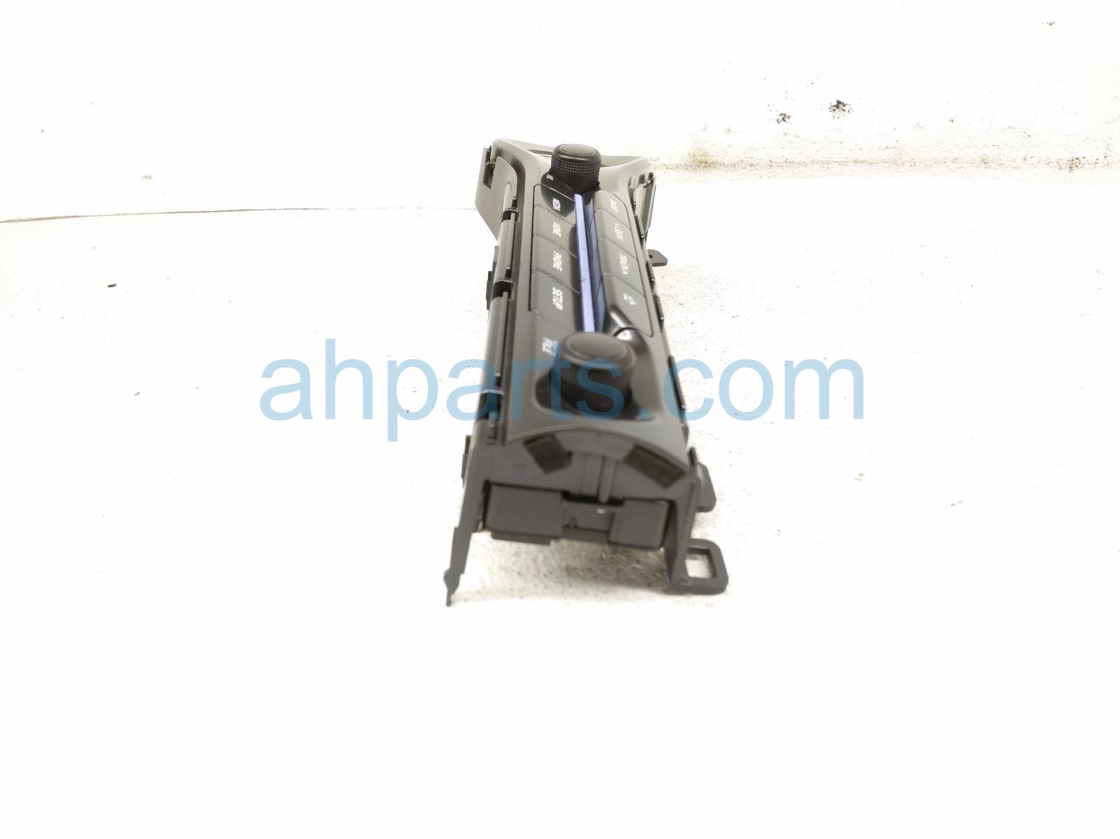 2020 Hyundai Veloster Audio/radio Control Panel 96540 J3000 MPP Replacement 2020 Hyundai Veloster Audio/radio Control Panel 96540 J3000 MPP Replacement thumbnail