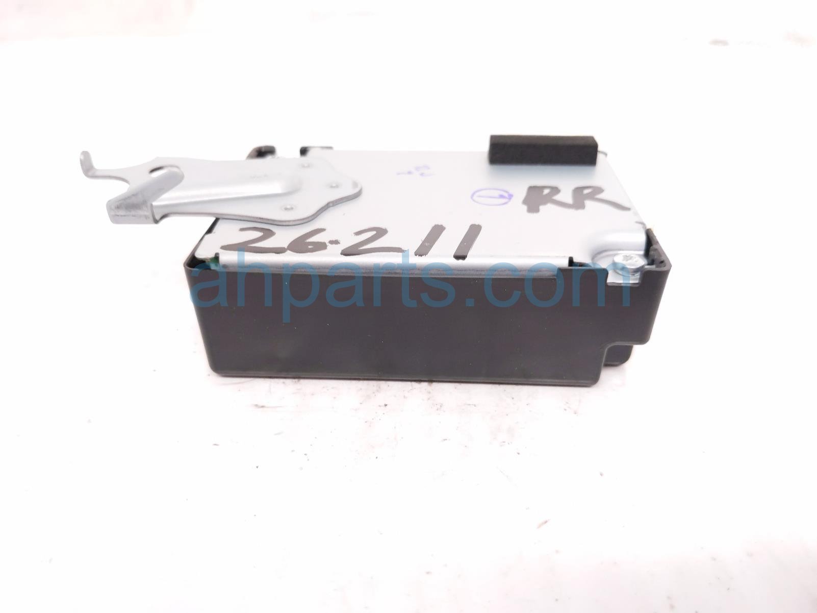 Toyota KEYS & TPMS RECEIVER - RR/RH