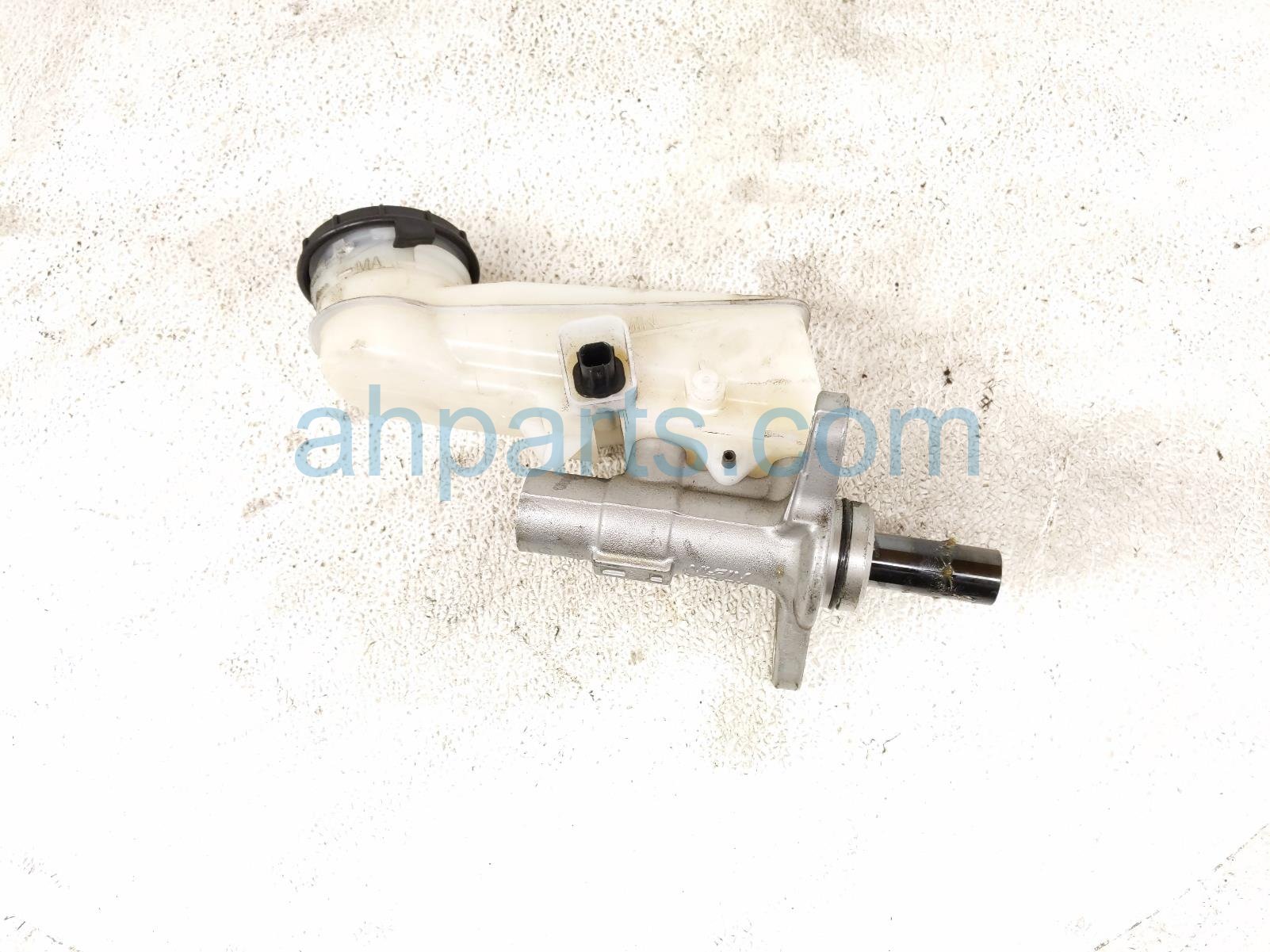 Honda BRAKE MASTER CYLINDER W/RESERVOIR