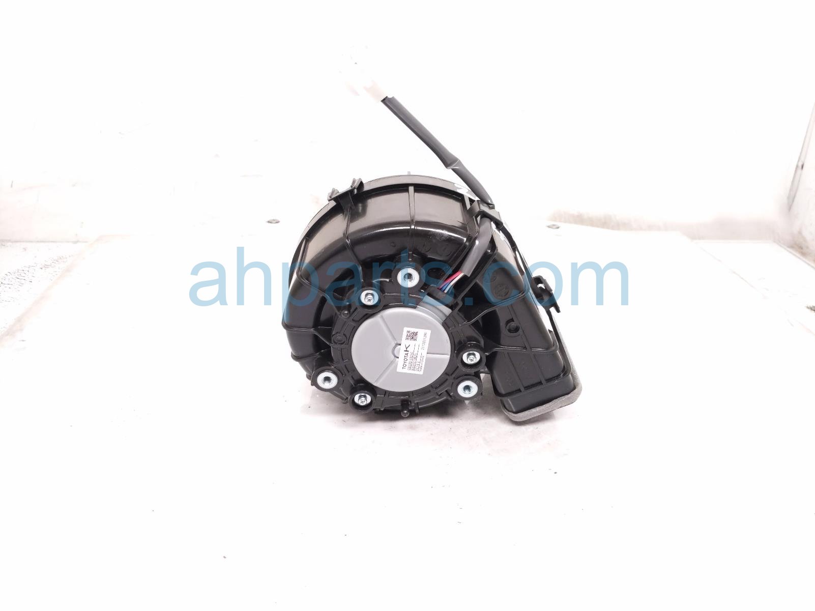 Toyota REAR BLOWER MOTOR ASSY - HYBRID