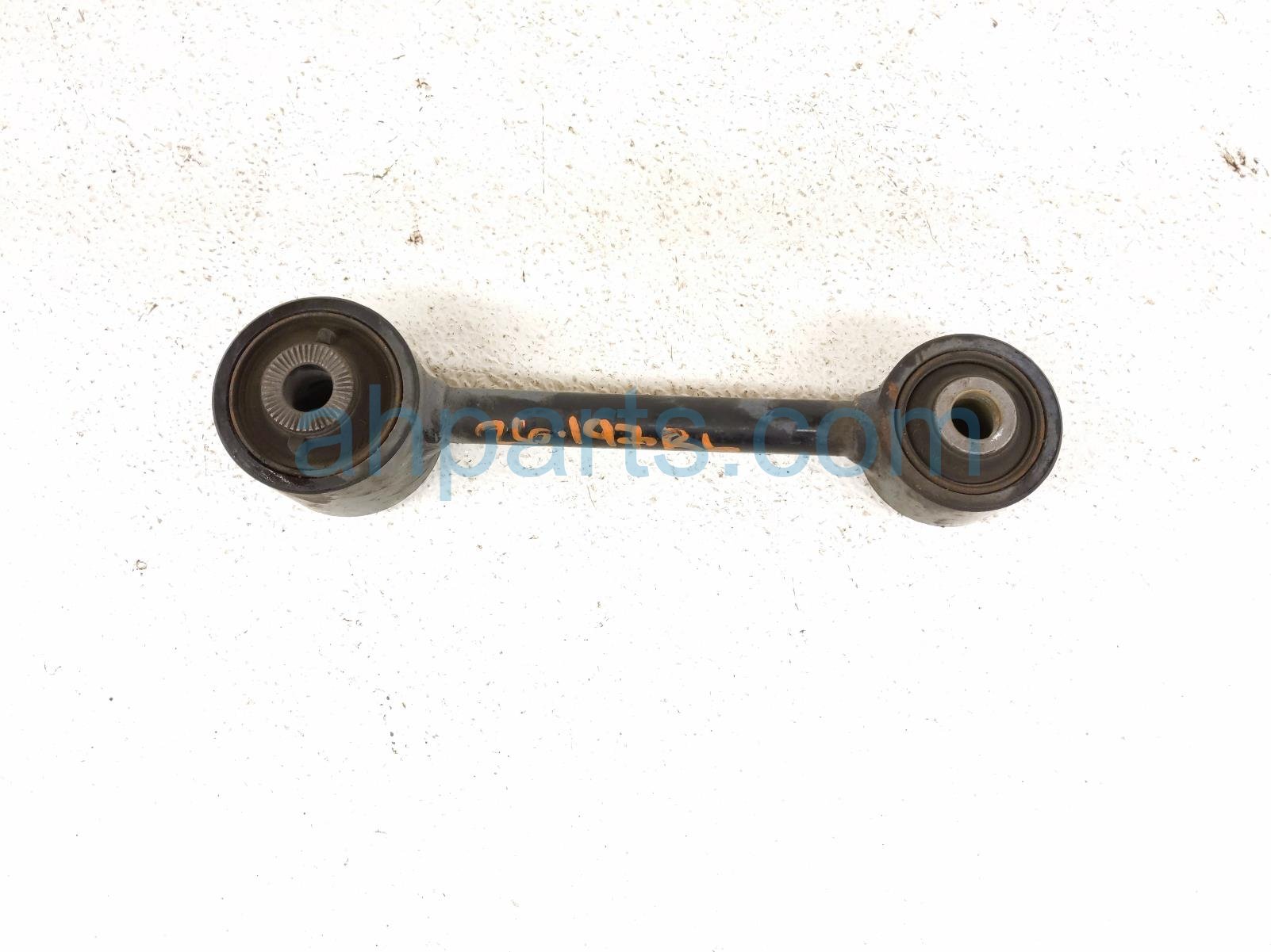 Lexus RR/LH FORWARD TRACK BAR ARM
