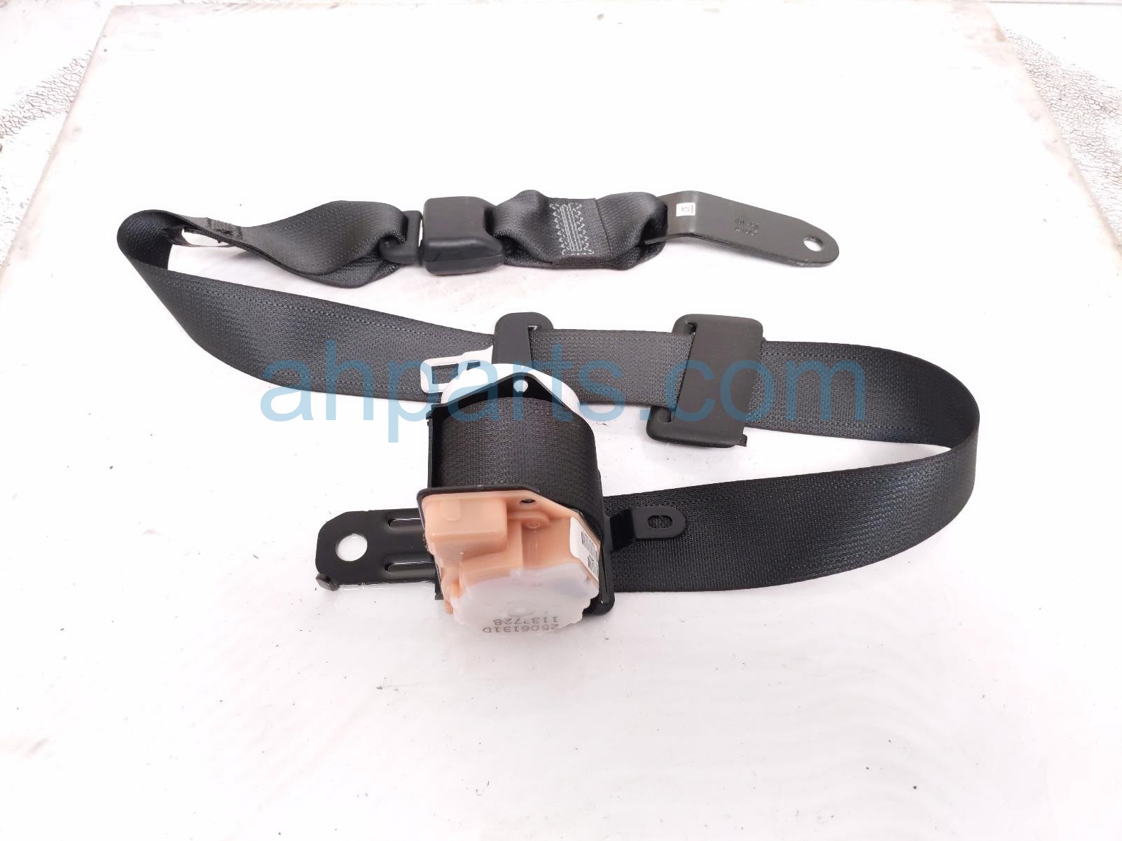 Toyota REAR MID SEAT BELT RETRACTOR - BLACK