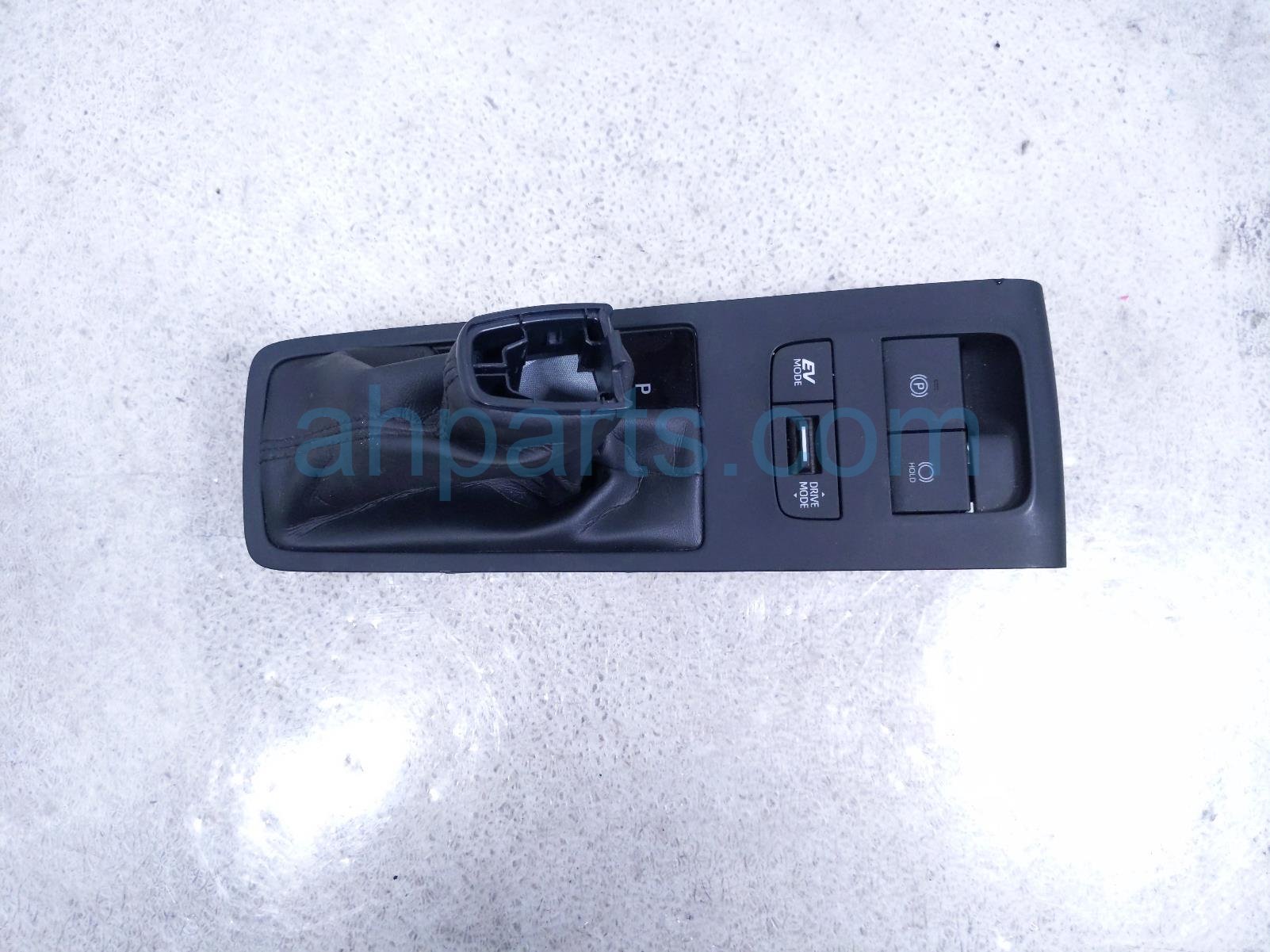 Toyota CENTER SHIFTER BEZEL W/BOOT-BLK