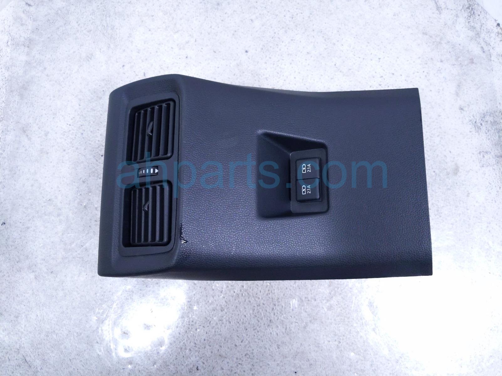 Toyota REAR CONSOLE TRIM W/VENT USB-BLK