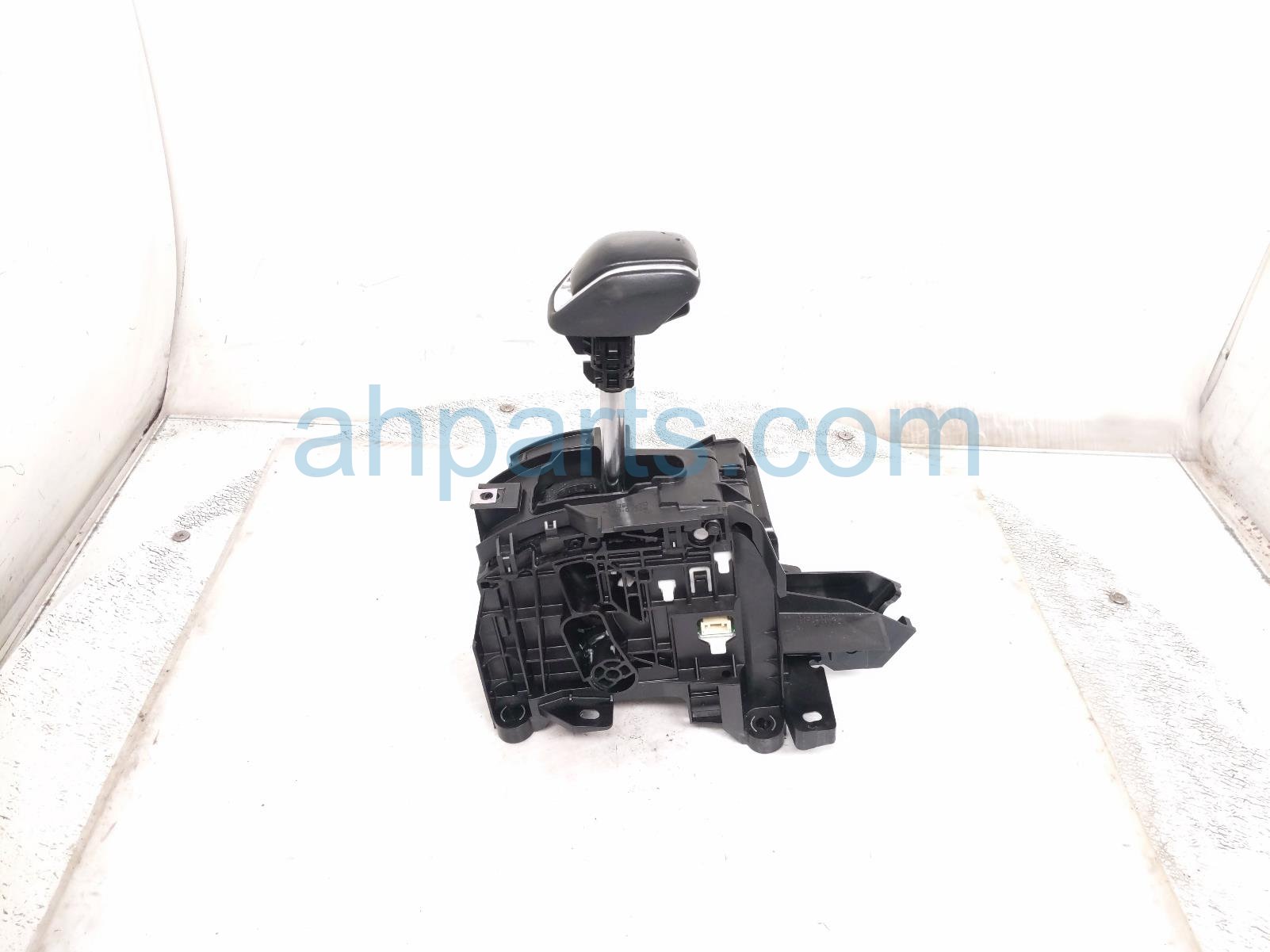 Toyota A/T FLOOR SHIFTER W/KNOB ASSY - XLE