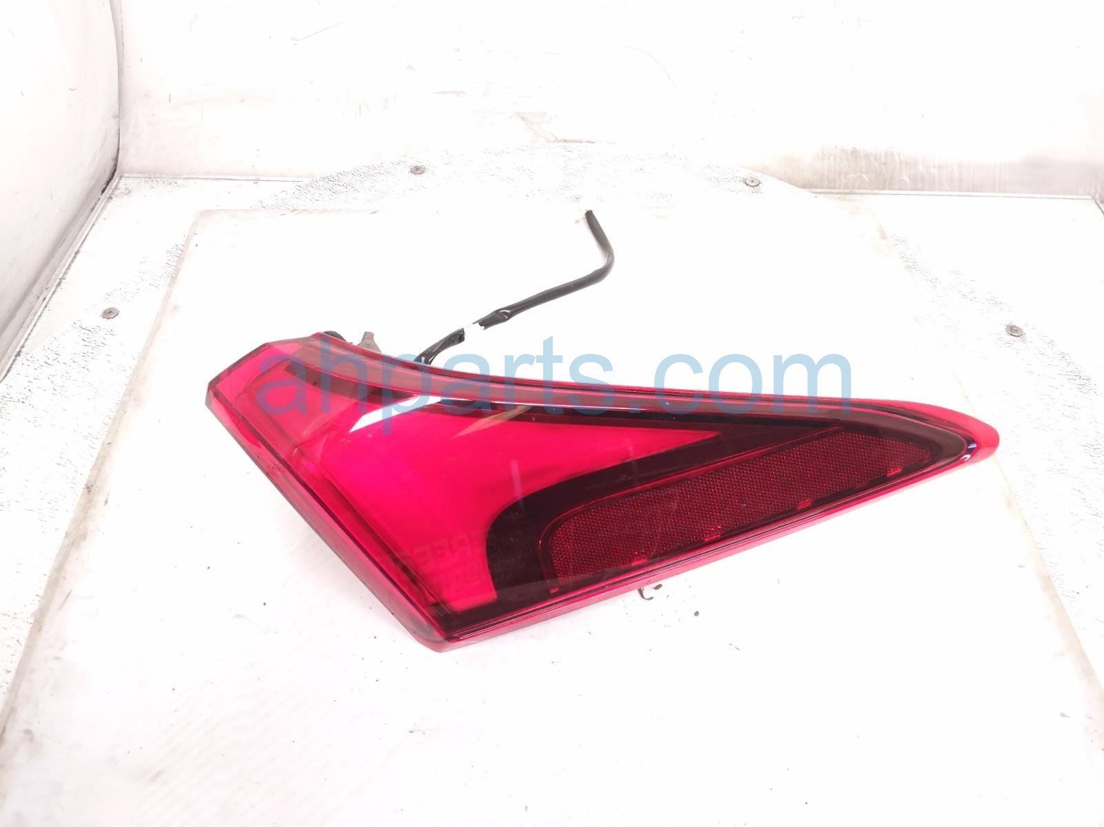 Toyota RH TAIL LAMP (ON BODY)