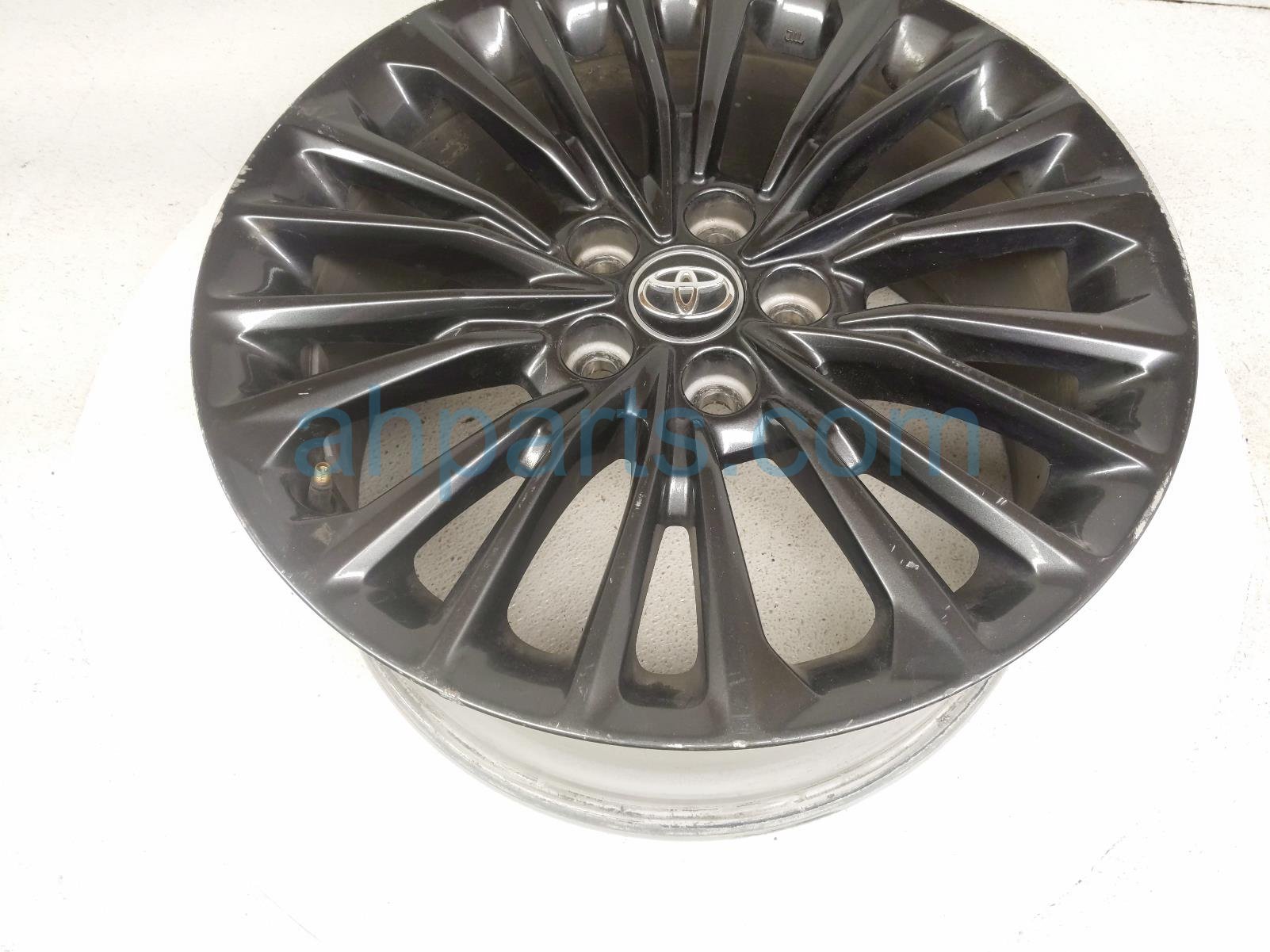 2020 Toyota Avalon Rear Passenger Wheel / Rim 42611 07150 Replacement 2020 Toyota Avalon Rear Passenger Wheel / Rim 42611 07150 Replacement thumbnail