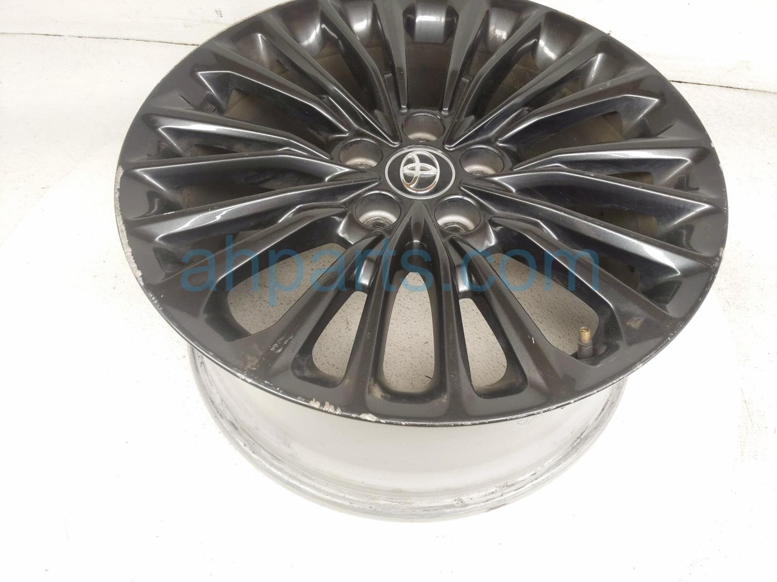 2020 Toyota Avalon Rear Passenger Wheel / Rim 42611 07150 Replacement 2020 Toyota Avalon Rear Passenger Wheel / Rim 42611 07150 Replacement thumbnail