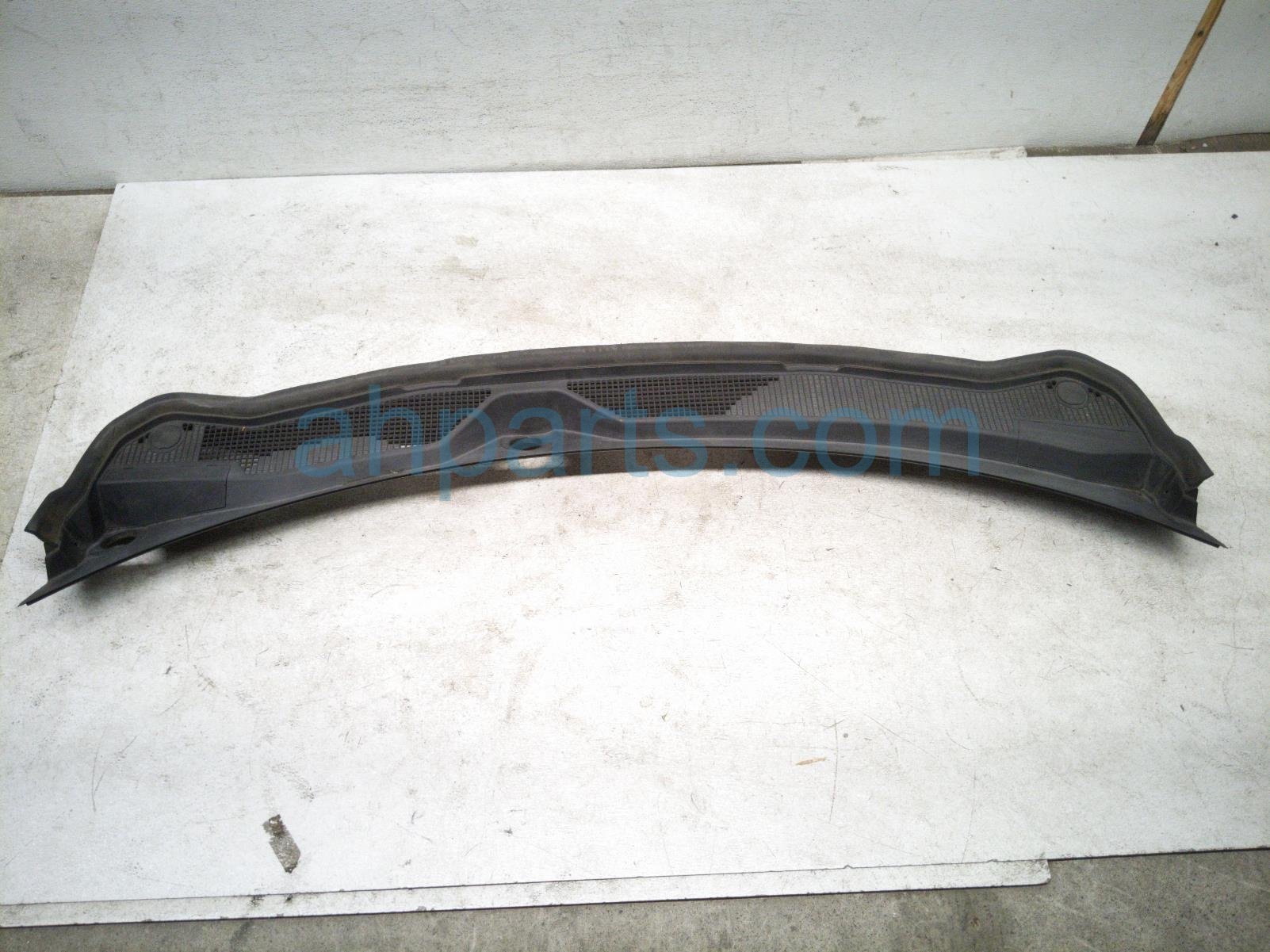 Honda WINDSHIELD COWL GRILLE PANEL