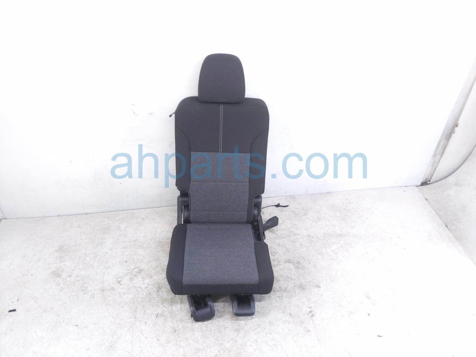 2026 GMC Acadia Rear / Back (3rd Row) 3rd Row Passenger Seat Grey Cloth 26445632 Replacement 2026 GMC Acadia Rear / Back (3rd Row) 3rd Row Passenger Seat Grey Cloth 26445632 Replacement thumbnail