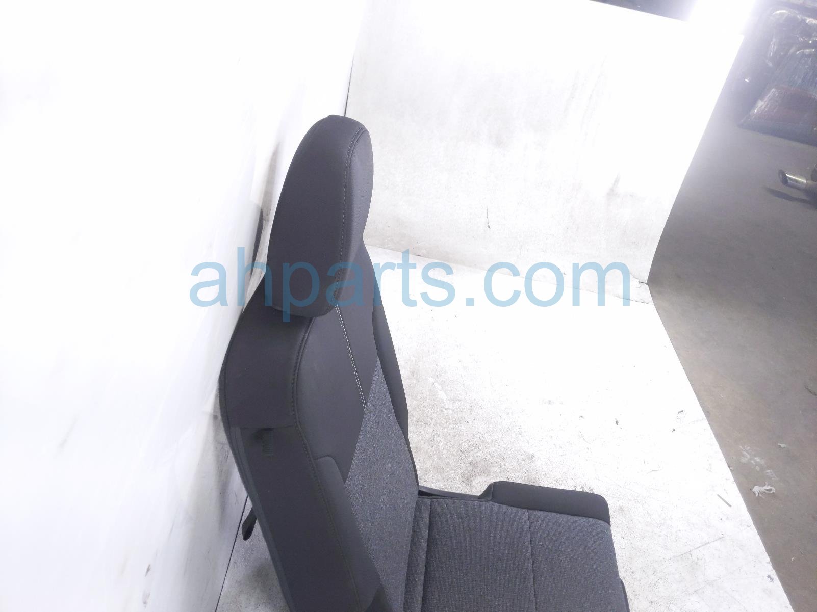 2026 GMC Acadia Rear / Back (3rd Row) 3rd Row Passenger Seat Grey Cloth 26445632 Replacement 2026 GMC Acadia Rear / Back (3rd Row) 3rd Row Passenger Seat Grey Cloth 26445632 Replacement thumbnail