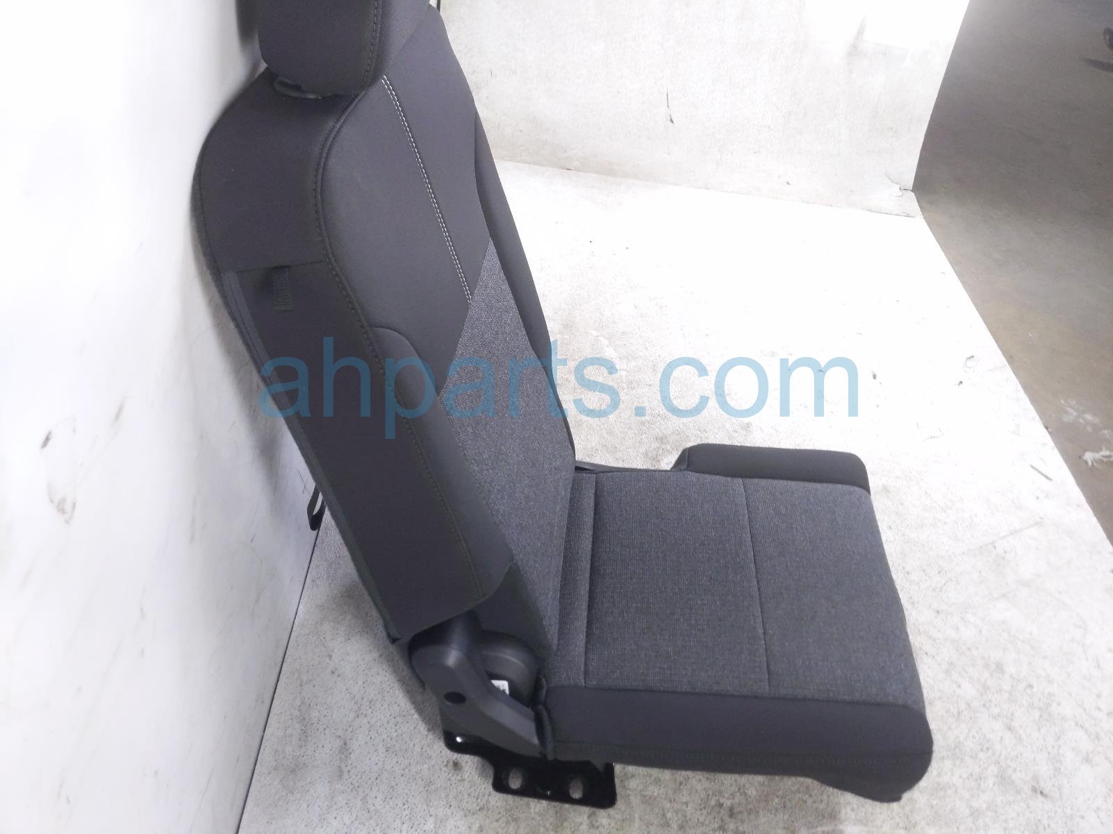 2026 GMC Acadia Rear / Back (3rd Row) 3rd Row Passenger Seat Grey Cloth 26445632 Replacement 2026 GMC Acadia Rear / Back (3rd Row) 3rd Row Passenger Seat Grey Cloth 26445632 Replacement thumbnail