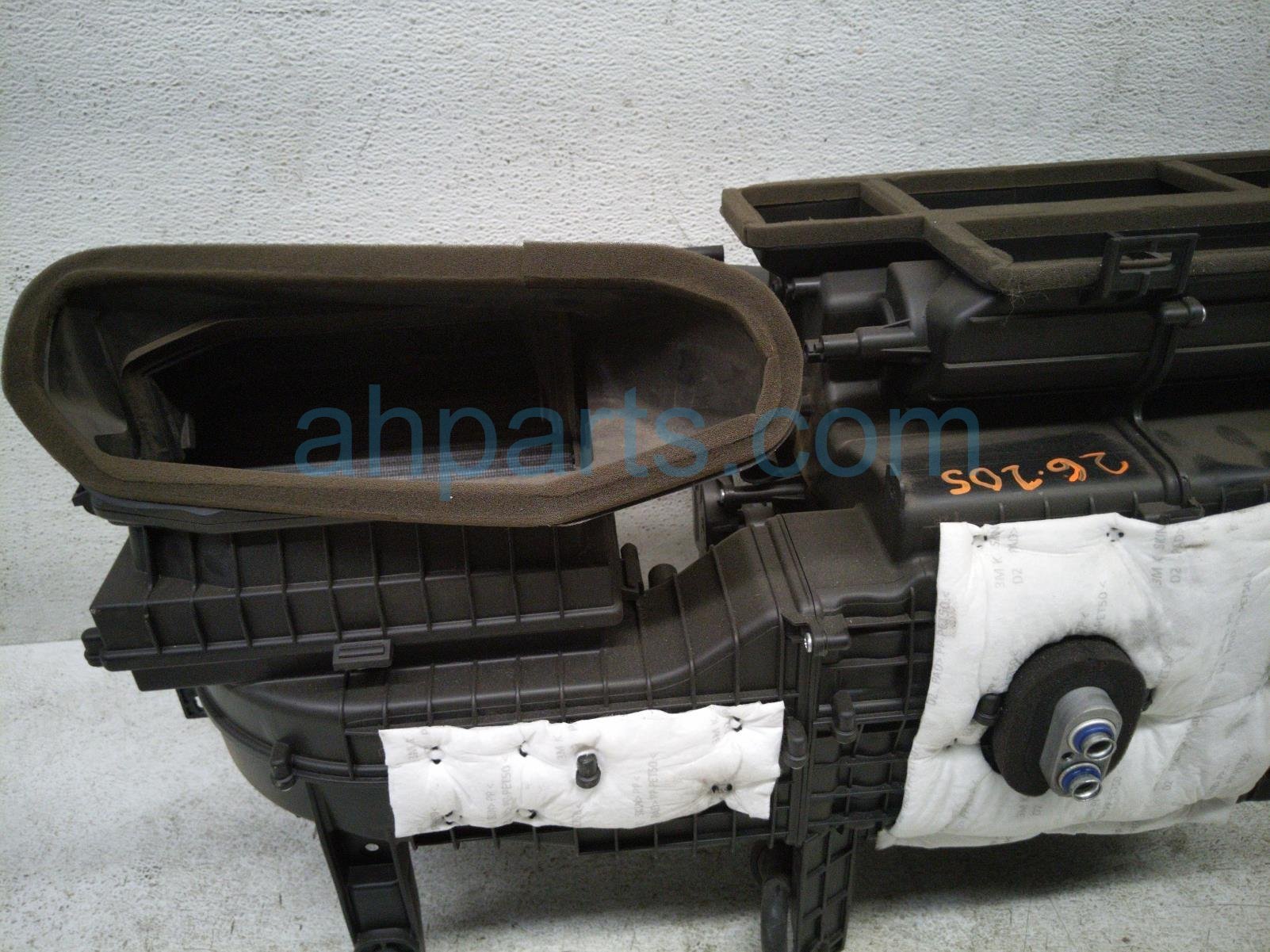 2020 Hyundai Veloster A/c Heater Core W/blower Motor 97205 J3010 Replacement 2020 Hyundai Veloster A/c Heater Core W/blower Motor 97205 J3010 Replacement thumbnail
