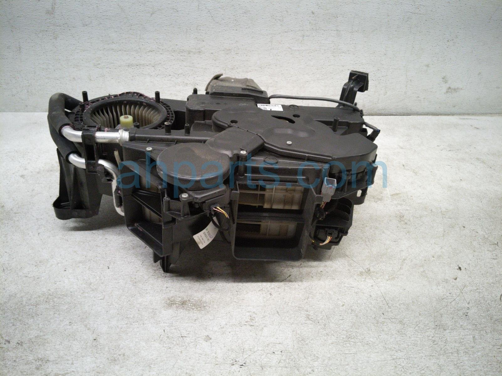 2020 Land Rover Range Rover Sport Core Rear Hvac Heater Box Assy 568123594 Replacement 2020 Land Rover Range Rover Sport Core Rear Hvac Heater Box Assy 568123594 Replacement thumbnail