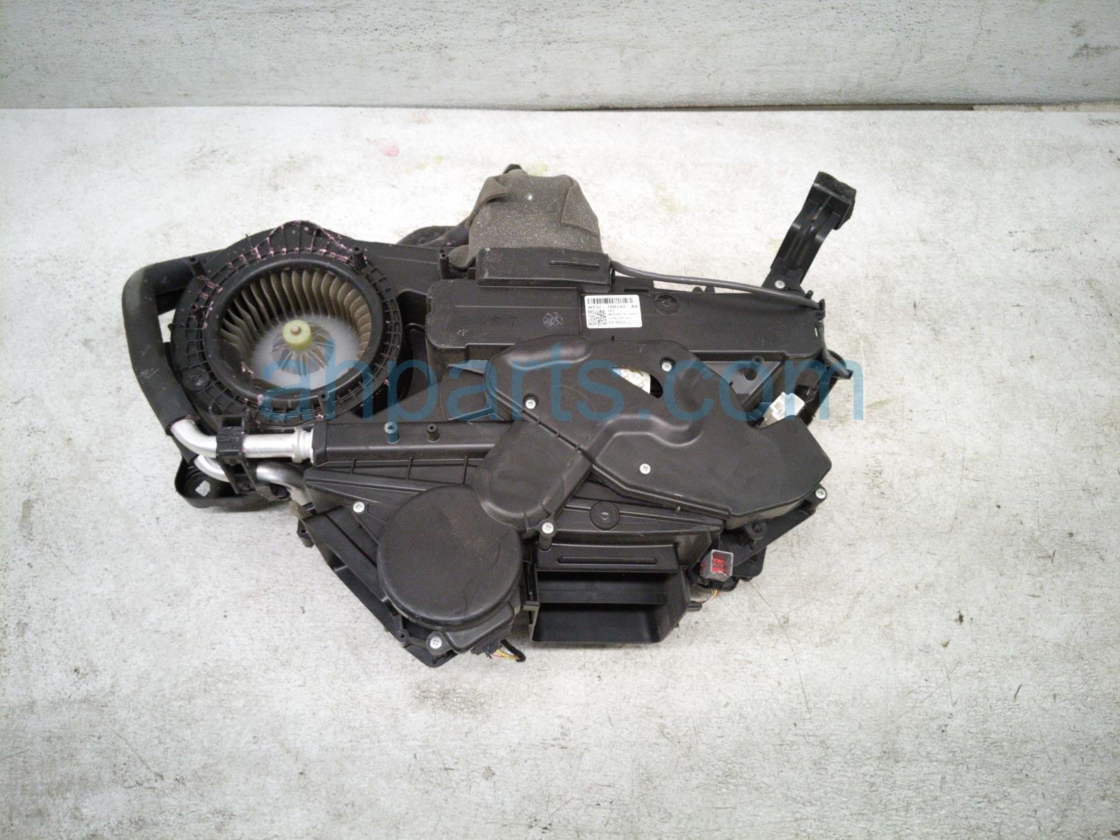2020 Land Rover Range Rover Sport Core Rear Hvac Heater Box Assy 568123594 Replacement 2020 Land Rover Range Rover Sport Core Rear Hvac Heater Box Assy 568123594 Replacement thumbnail